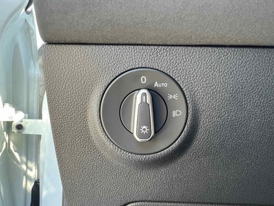 2025 Volkswagen Taos SE Black