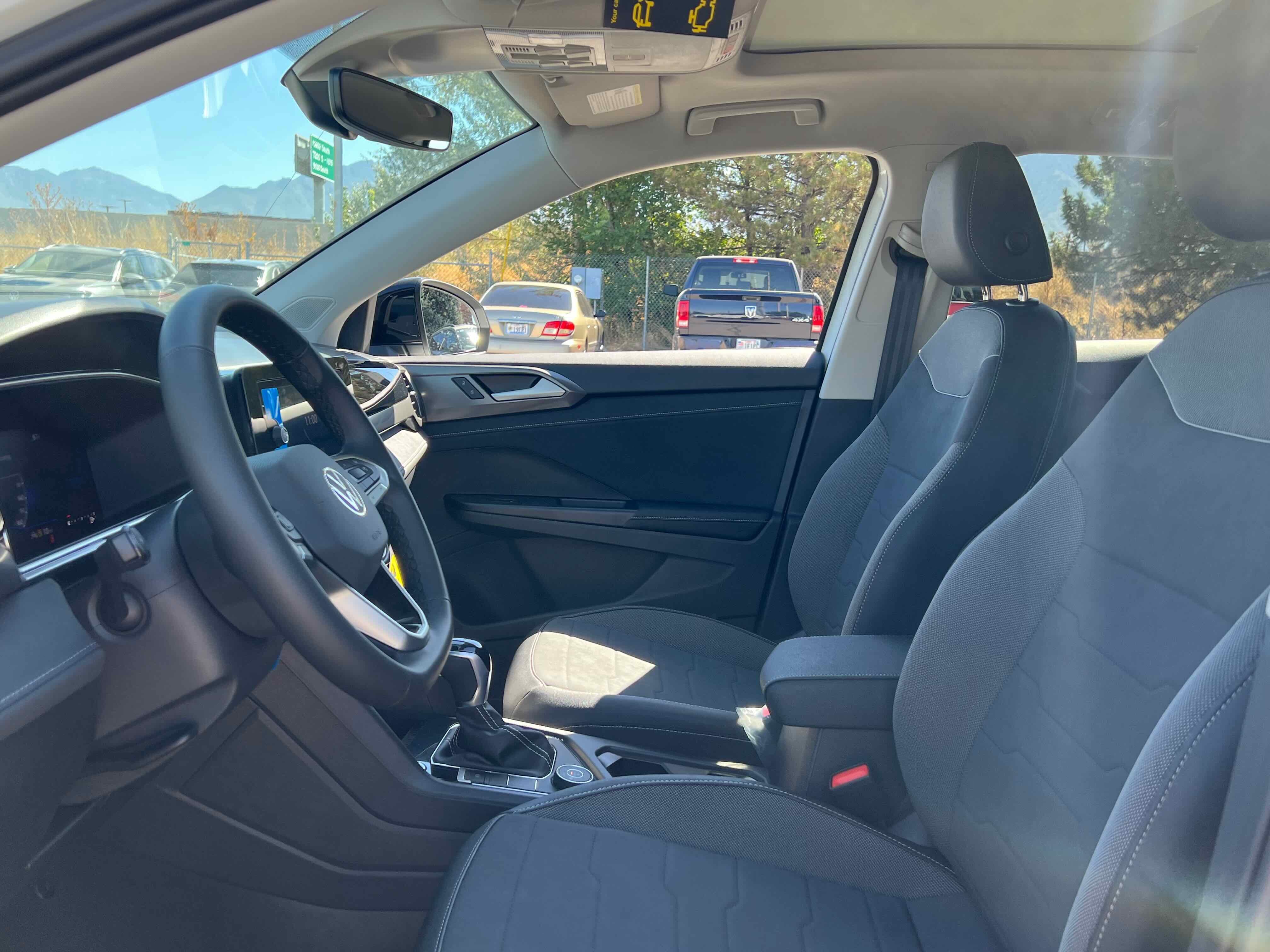 2025 Volkswagen Taos SE Black