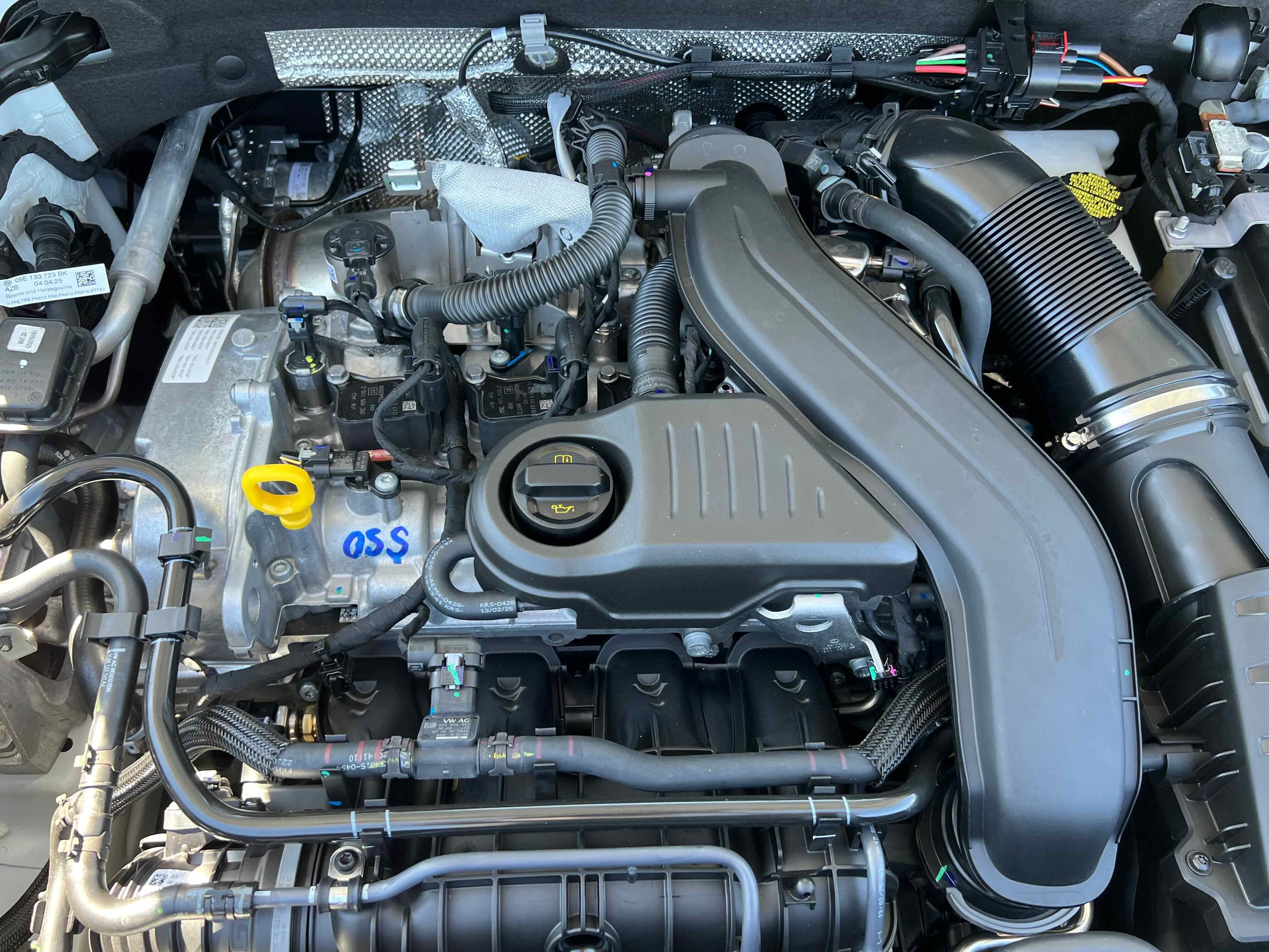 2025 Volkswagen Taos SE Black