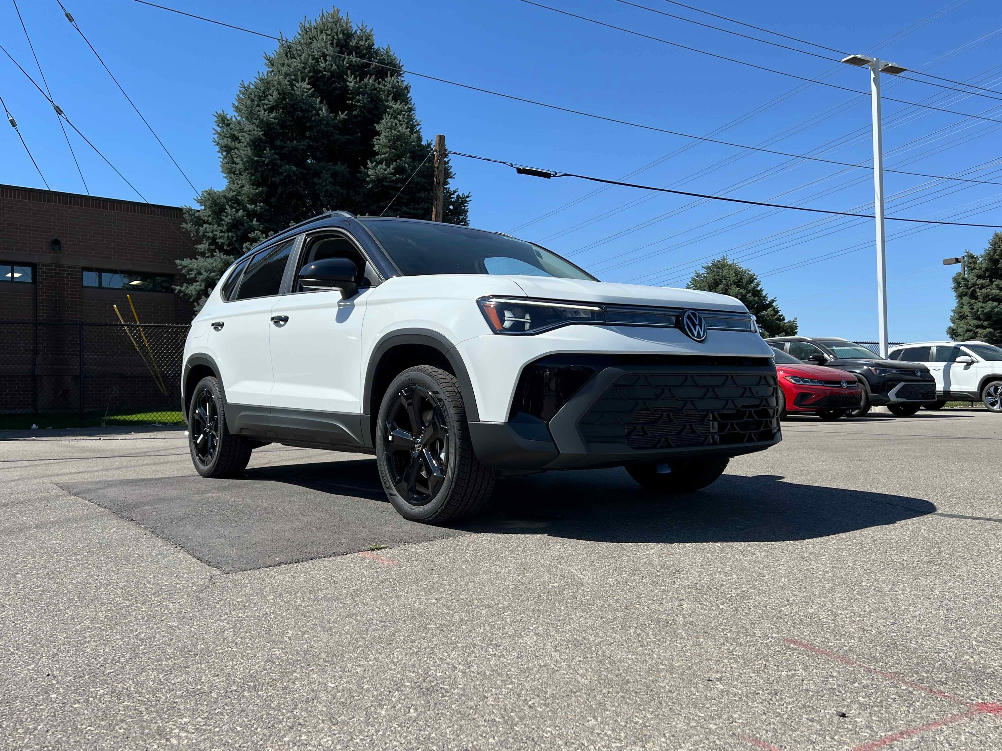 2025 Volkswagen Taos SE Black