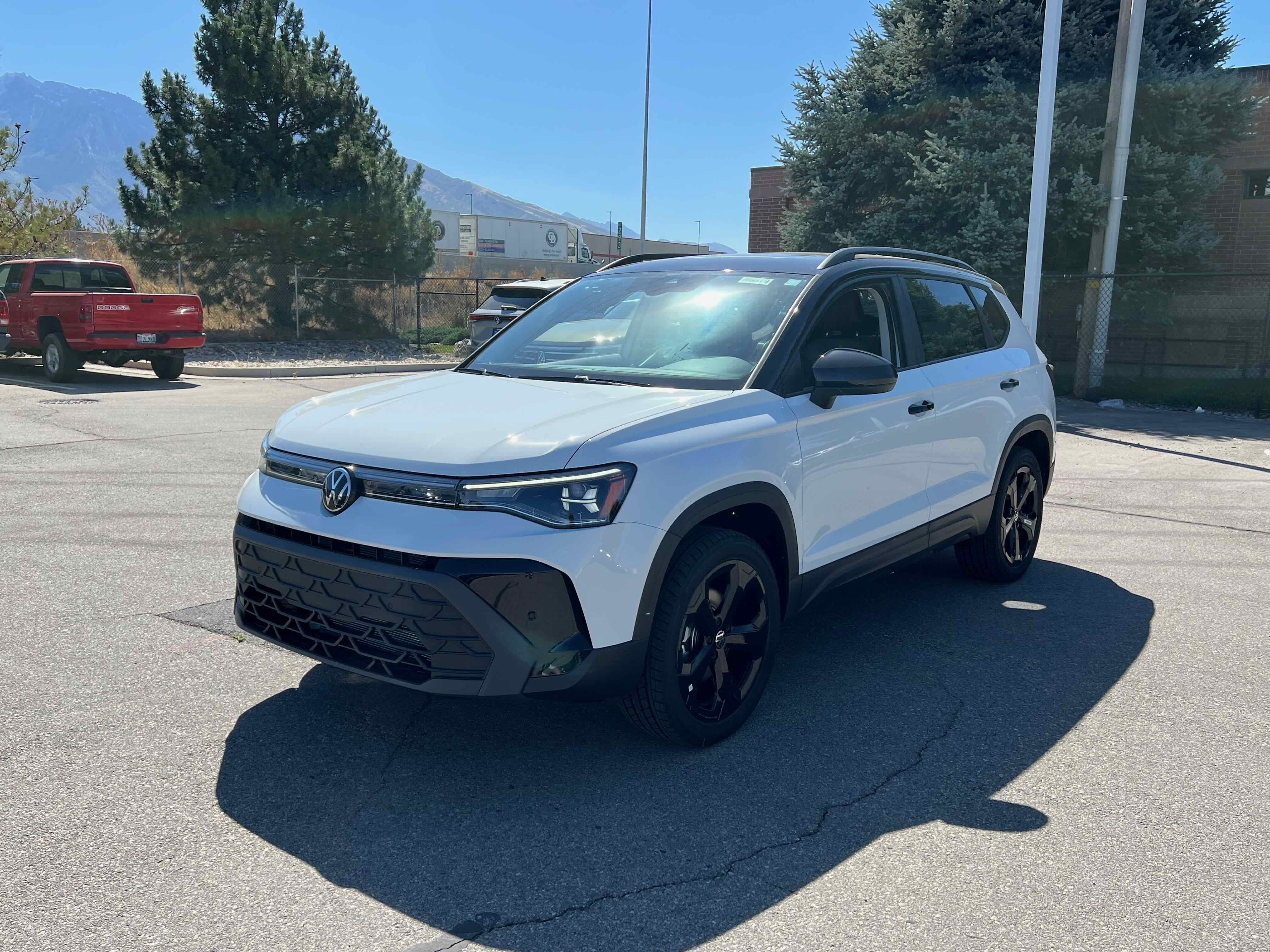 2025 Volkswagen Taos SE Black