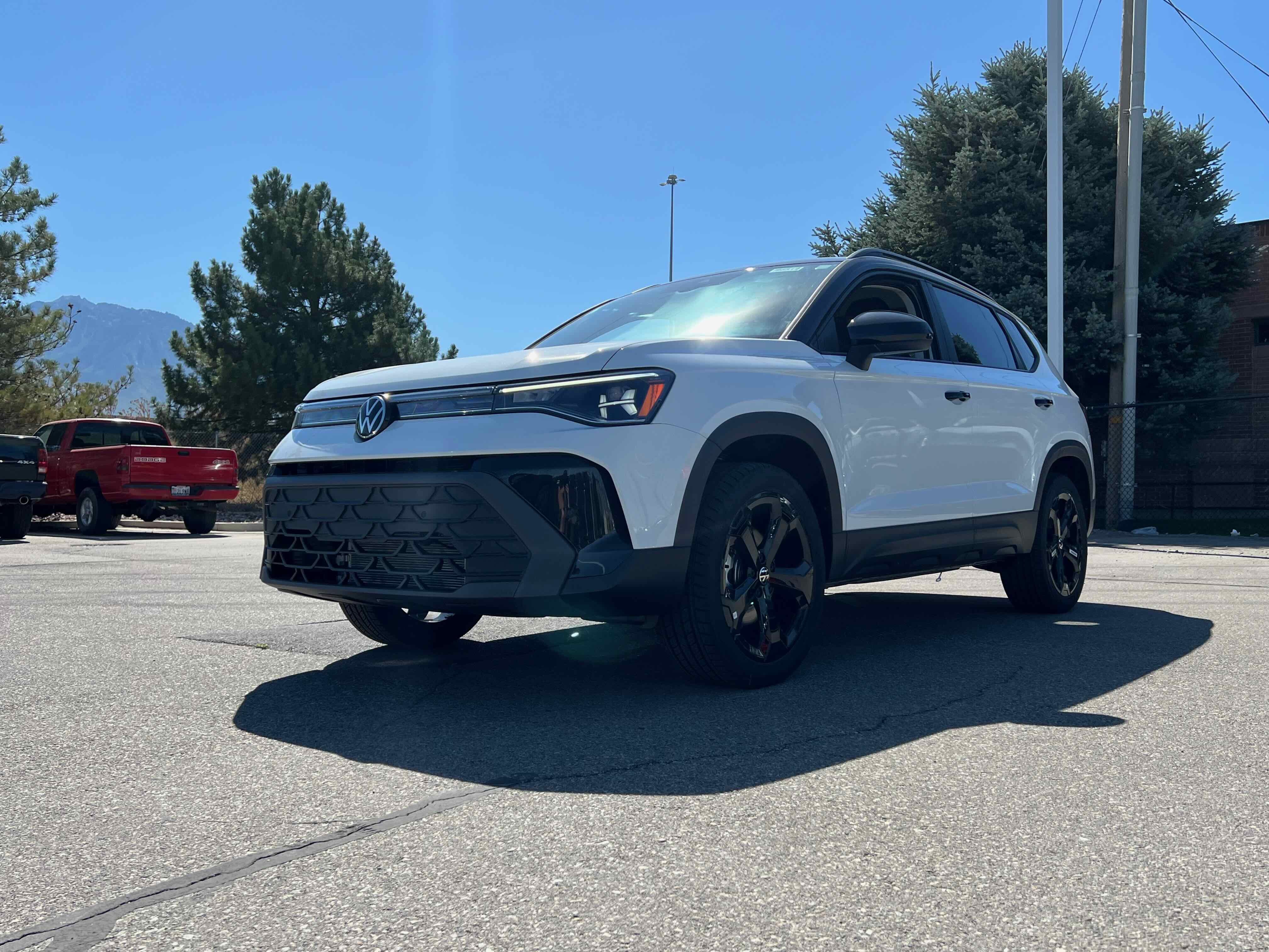 2025 Volkswagen Taos SE Black