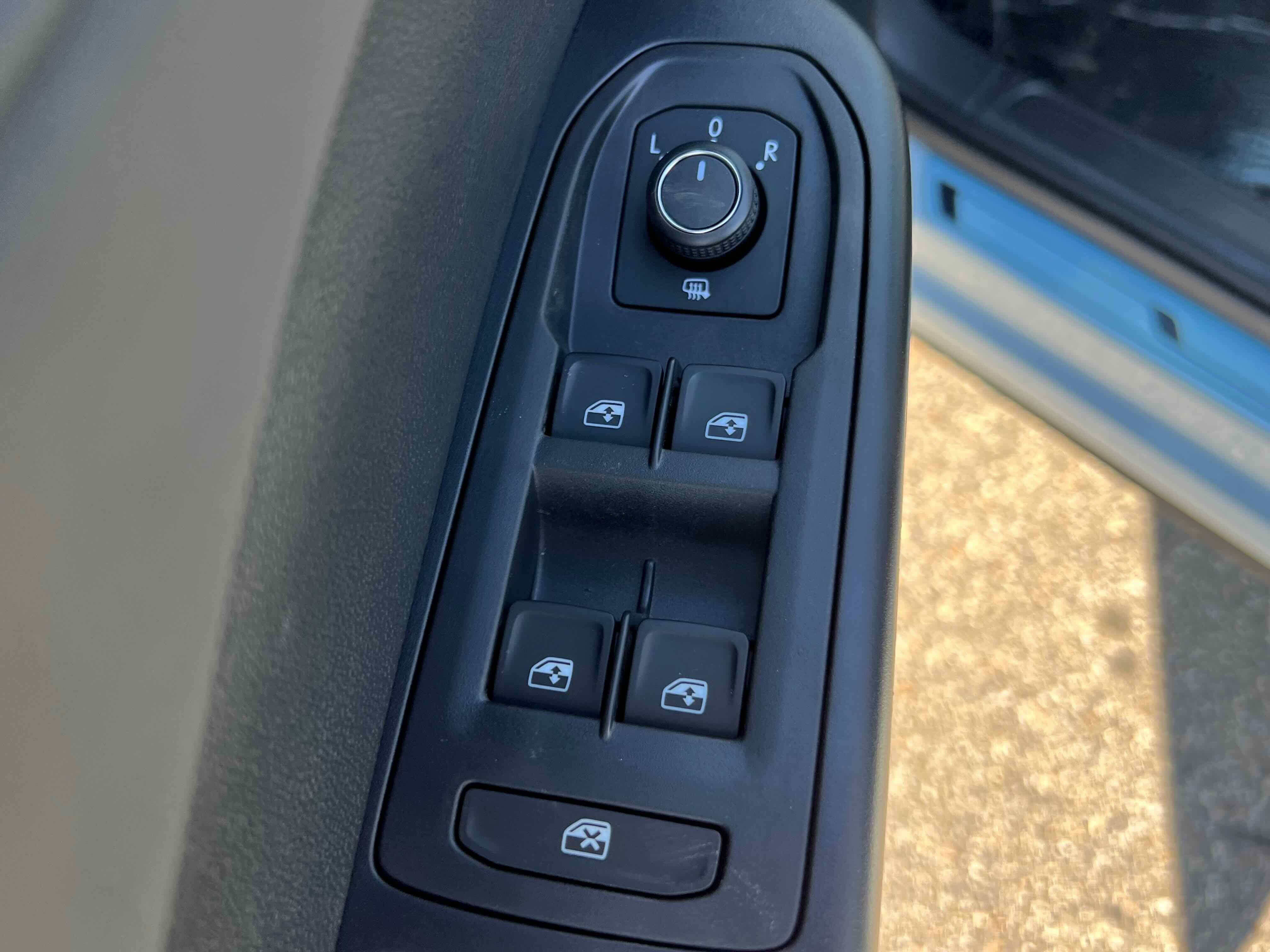 2026 Volkswagen Taos SE Black