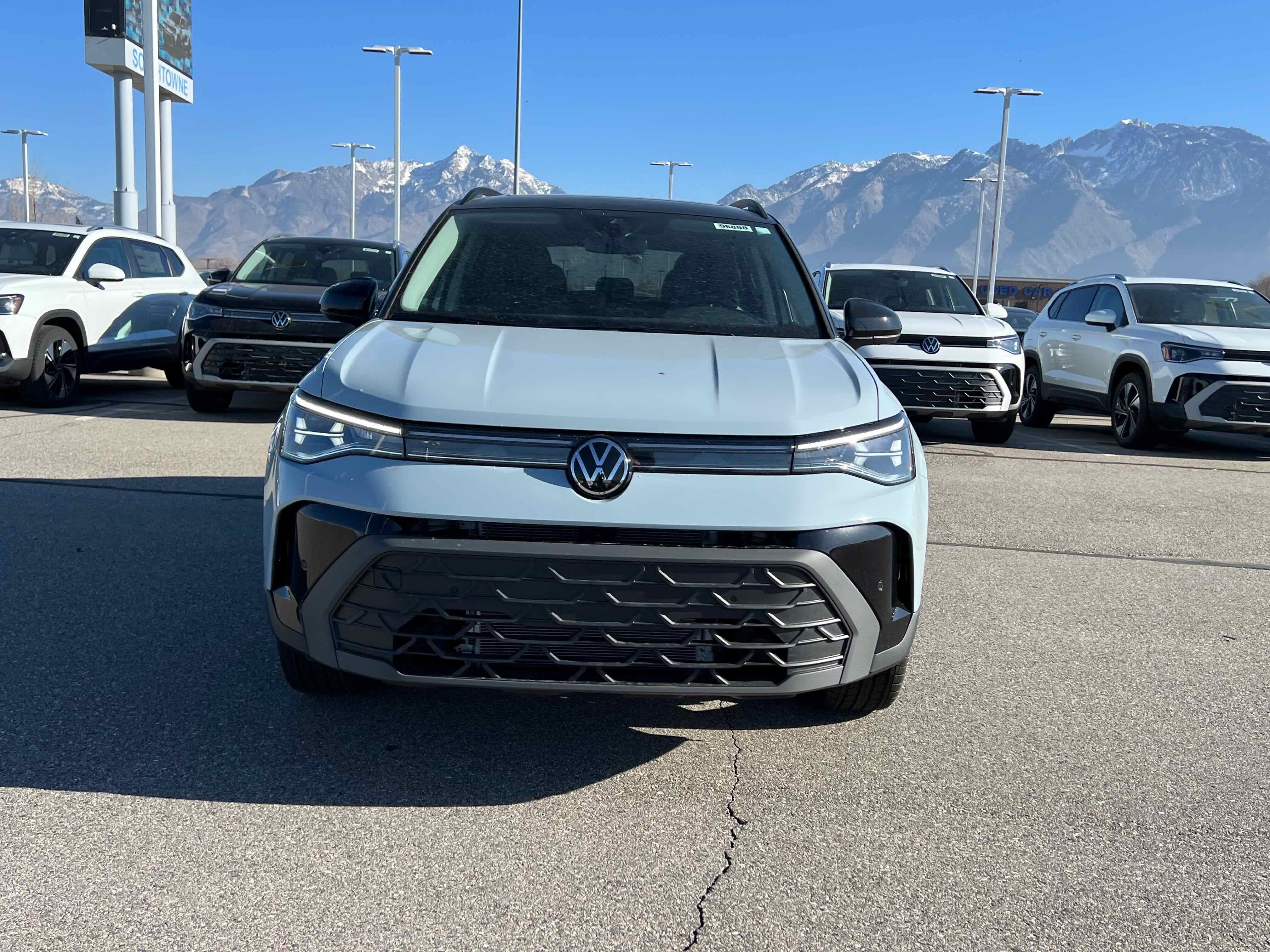 2026 Volkswagen Taos SE Black
