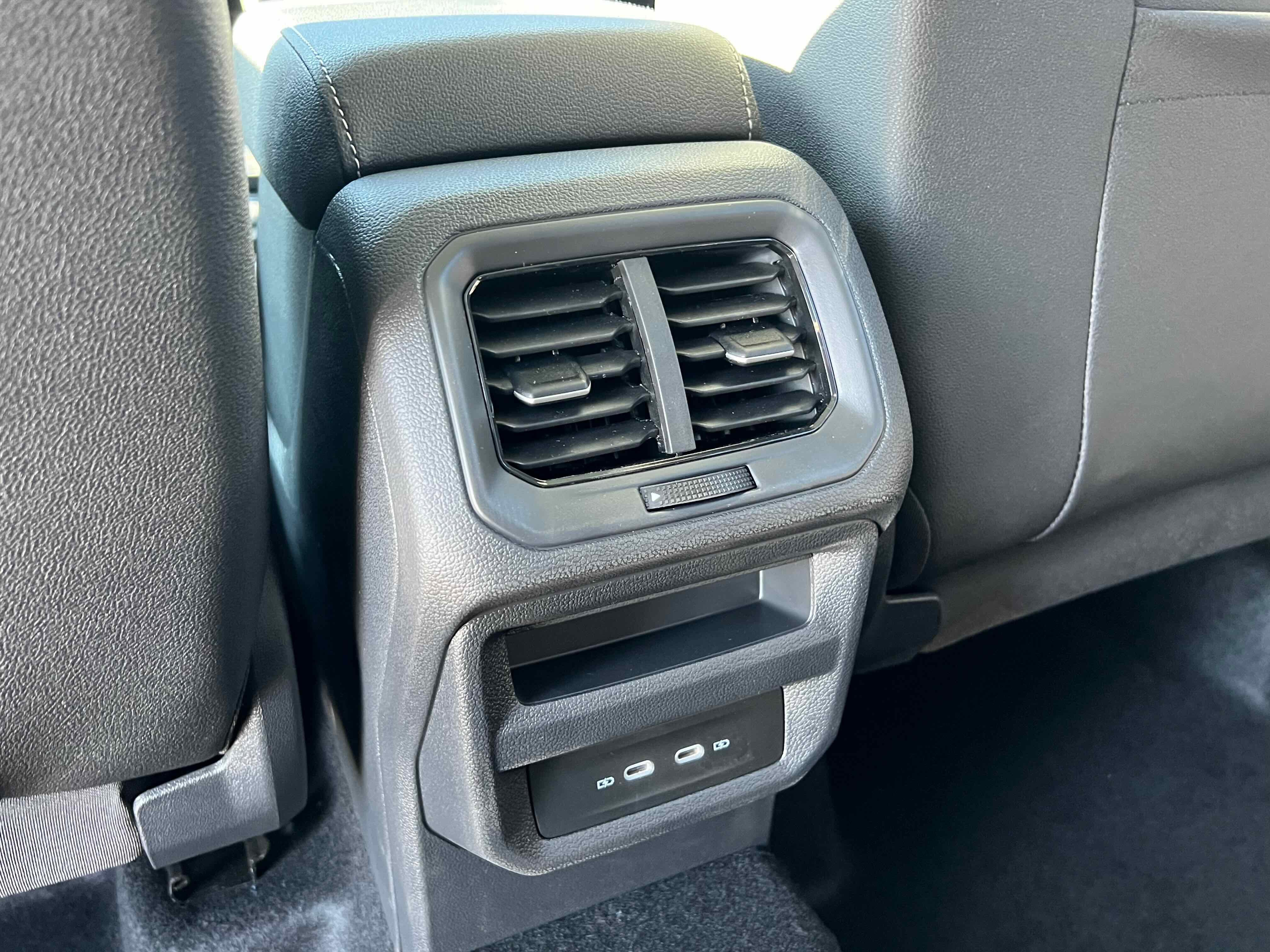 2026 Volkswagen Taos SE Black