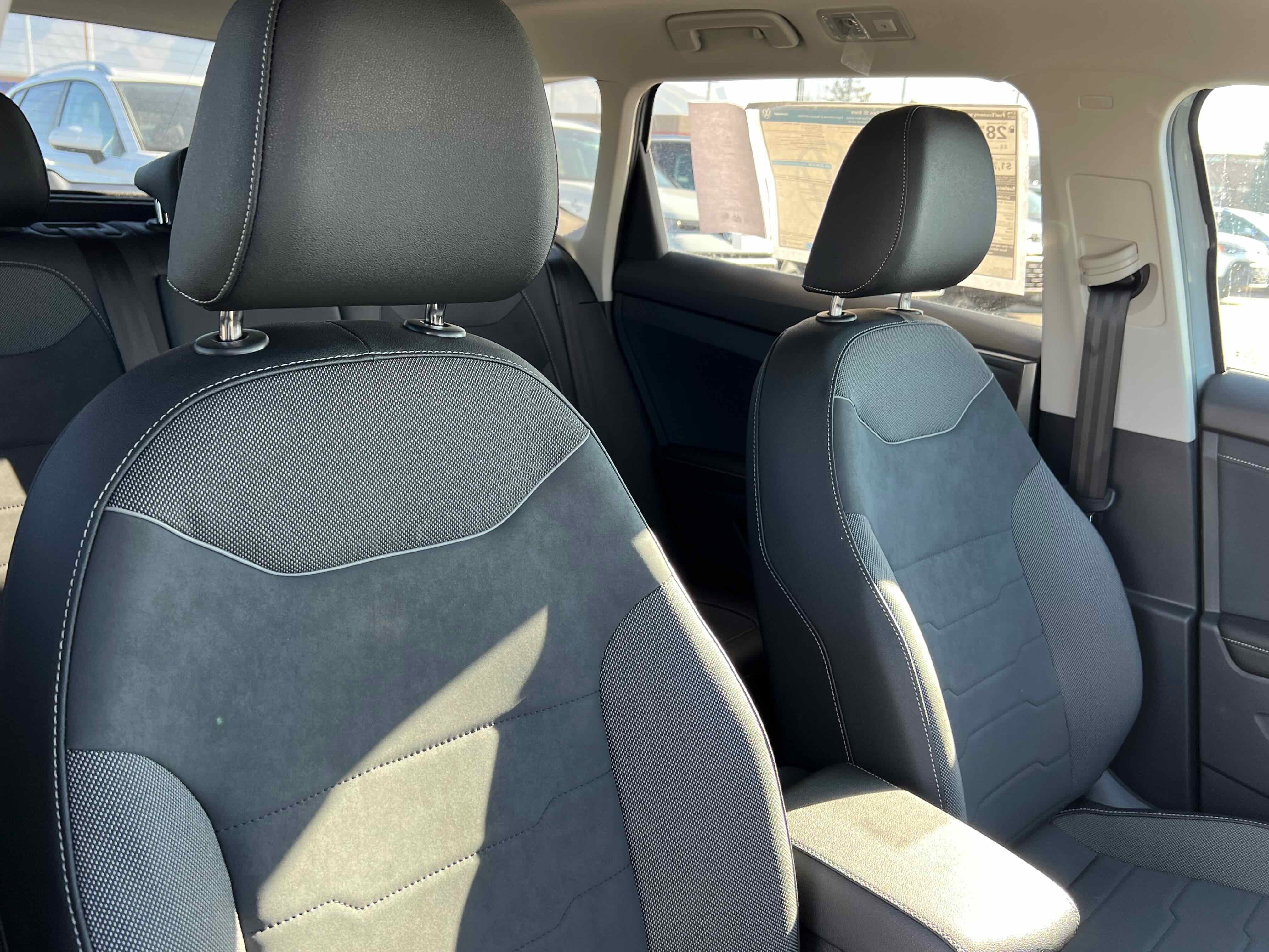 2026 Volkswagen Taos SE Black