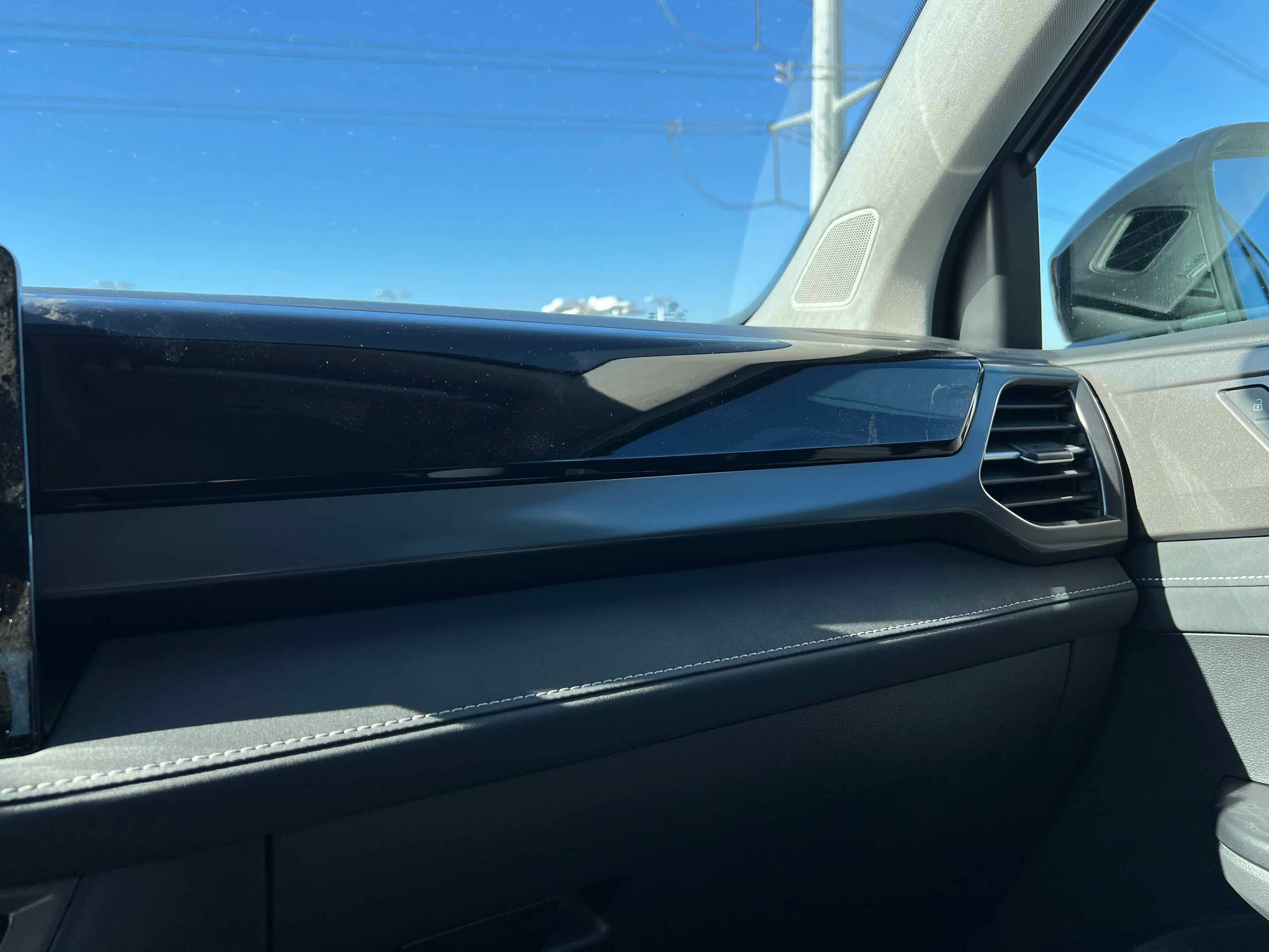 2026 Volkswagen Taos SE Black