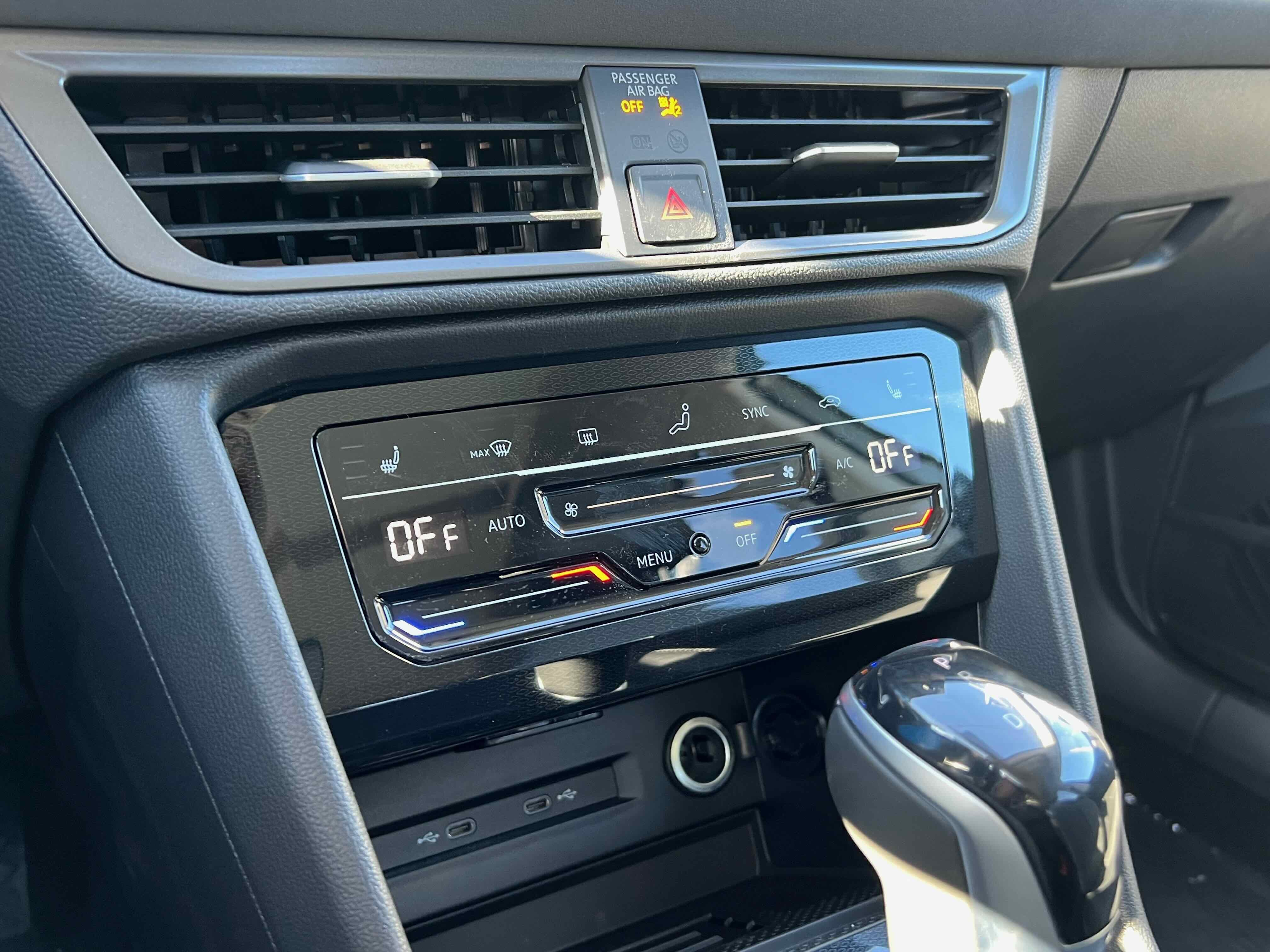 2026 Volkswagen Taos SE Black