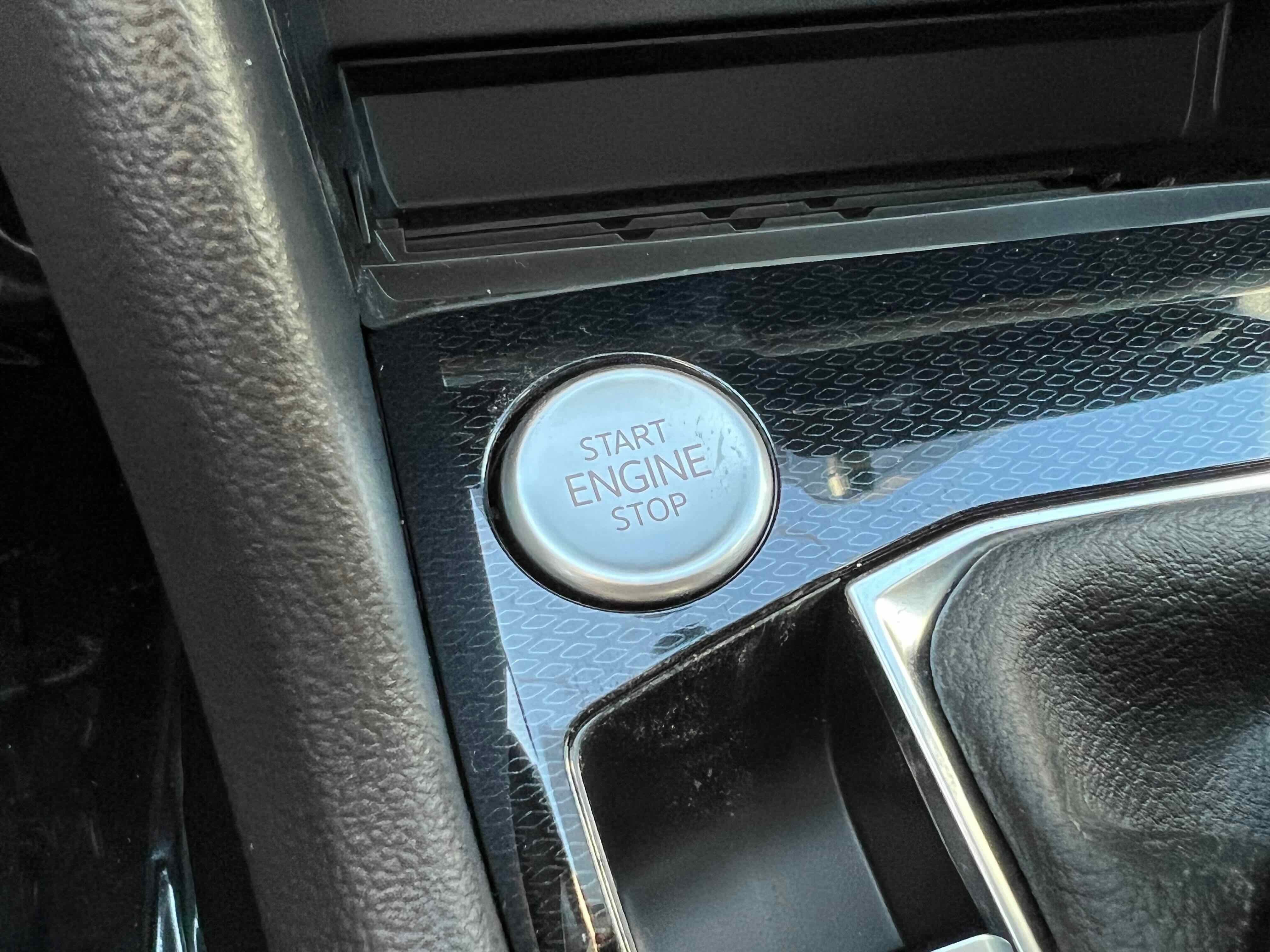 2026 Volkswagen Taos SE Black