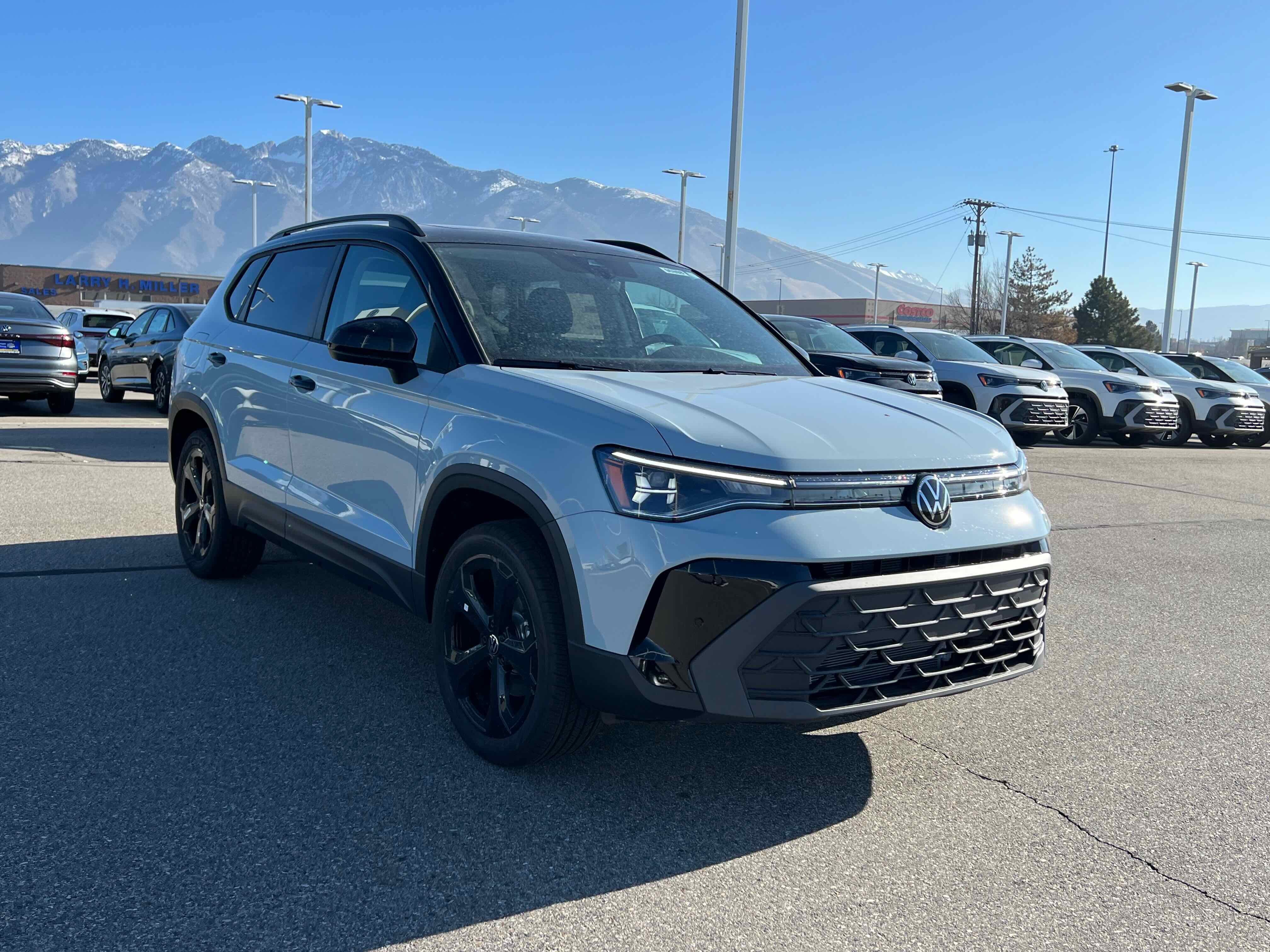 2026 Volkswagen Taos SE Black