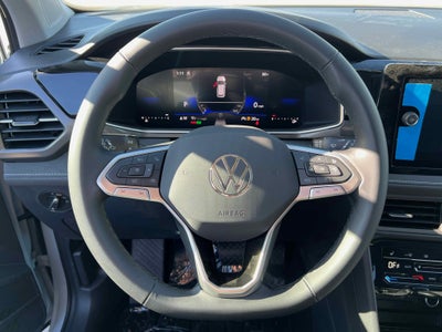 2026 Volkswagen Taos SE Black