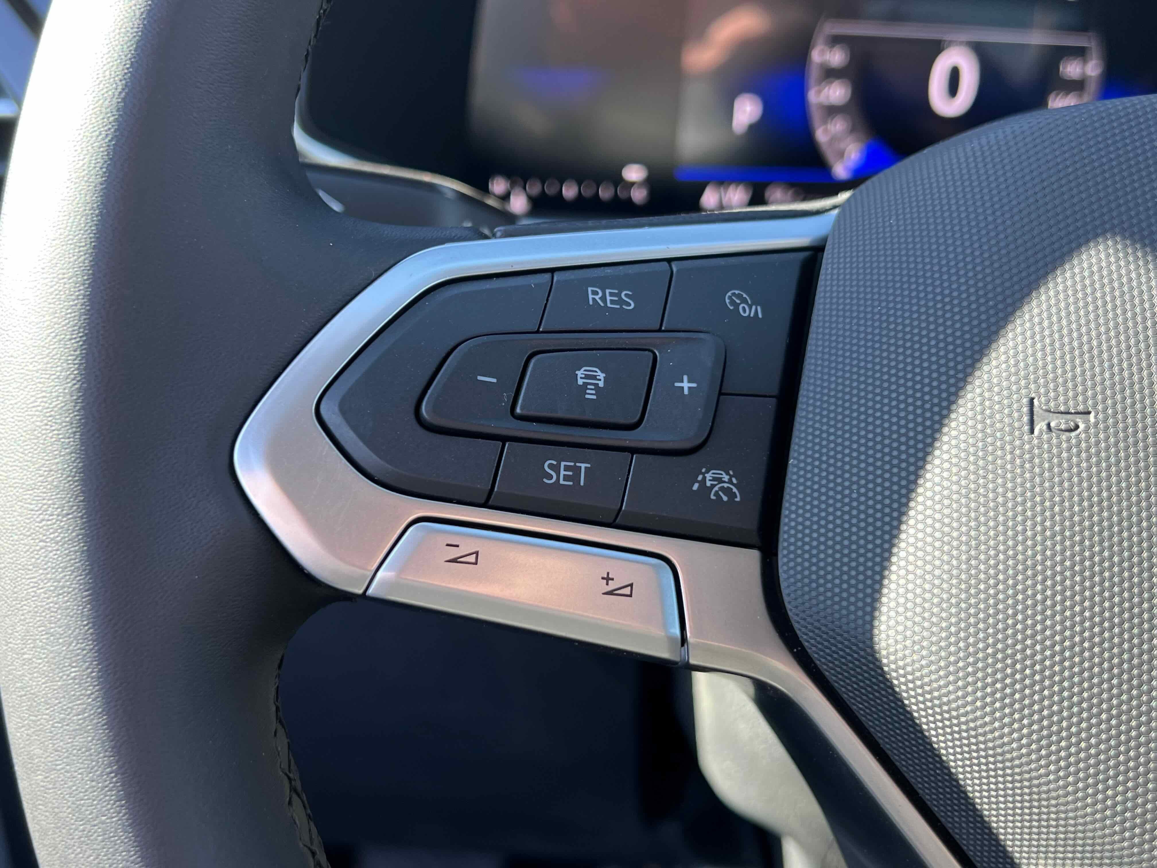 2026 Volkswagen Taos SE Black