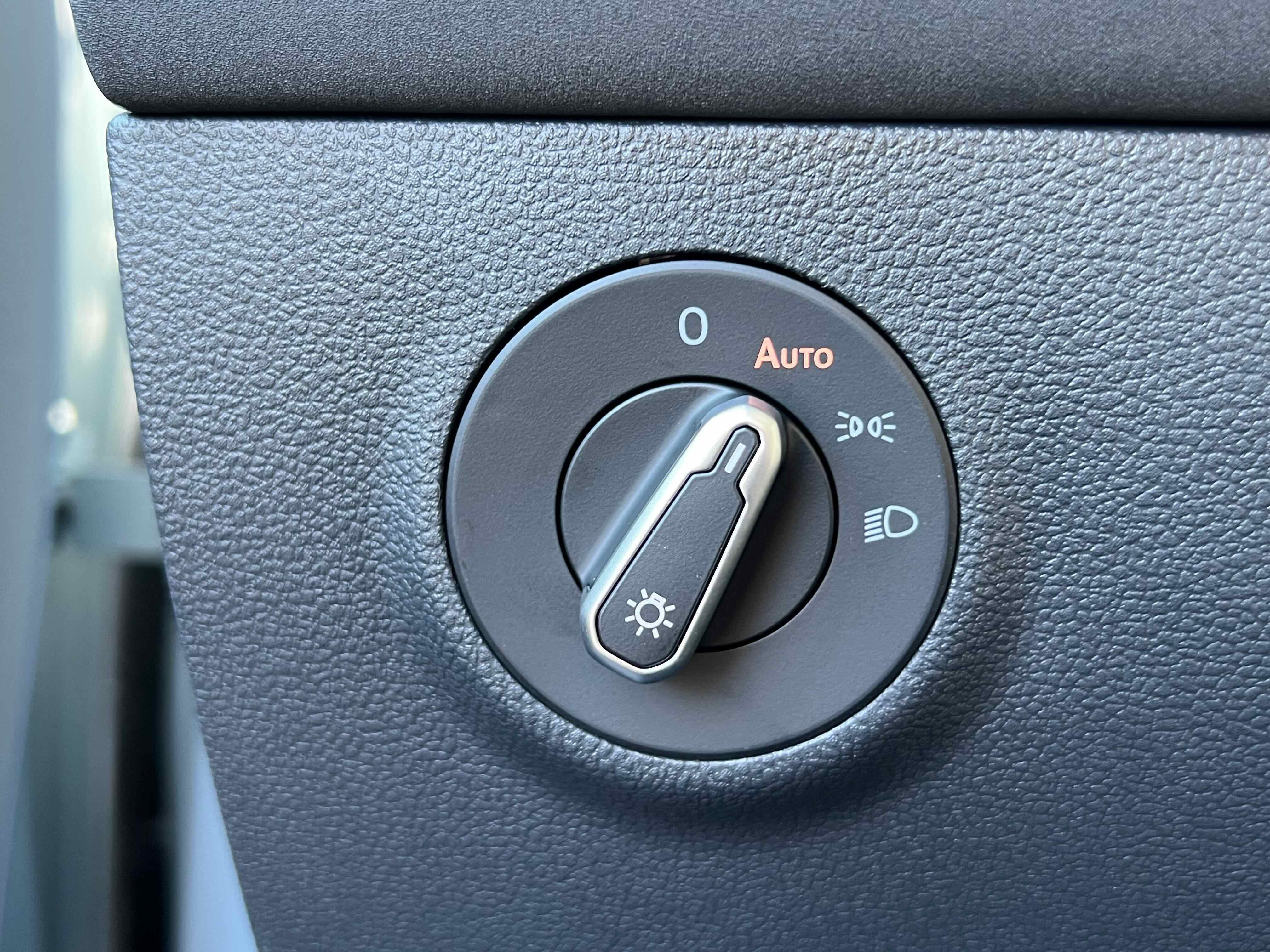 2026 Volkswagen Taos SE Black