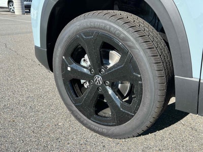 2026 Volkswagen Taos SE Black