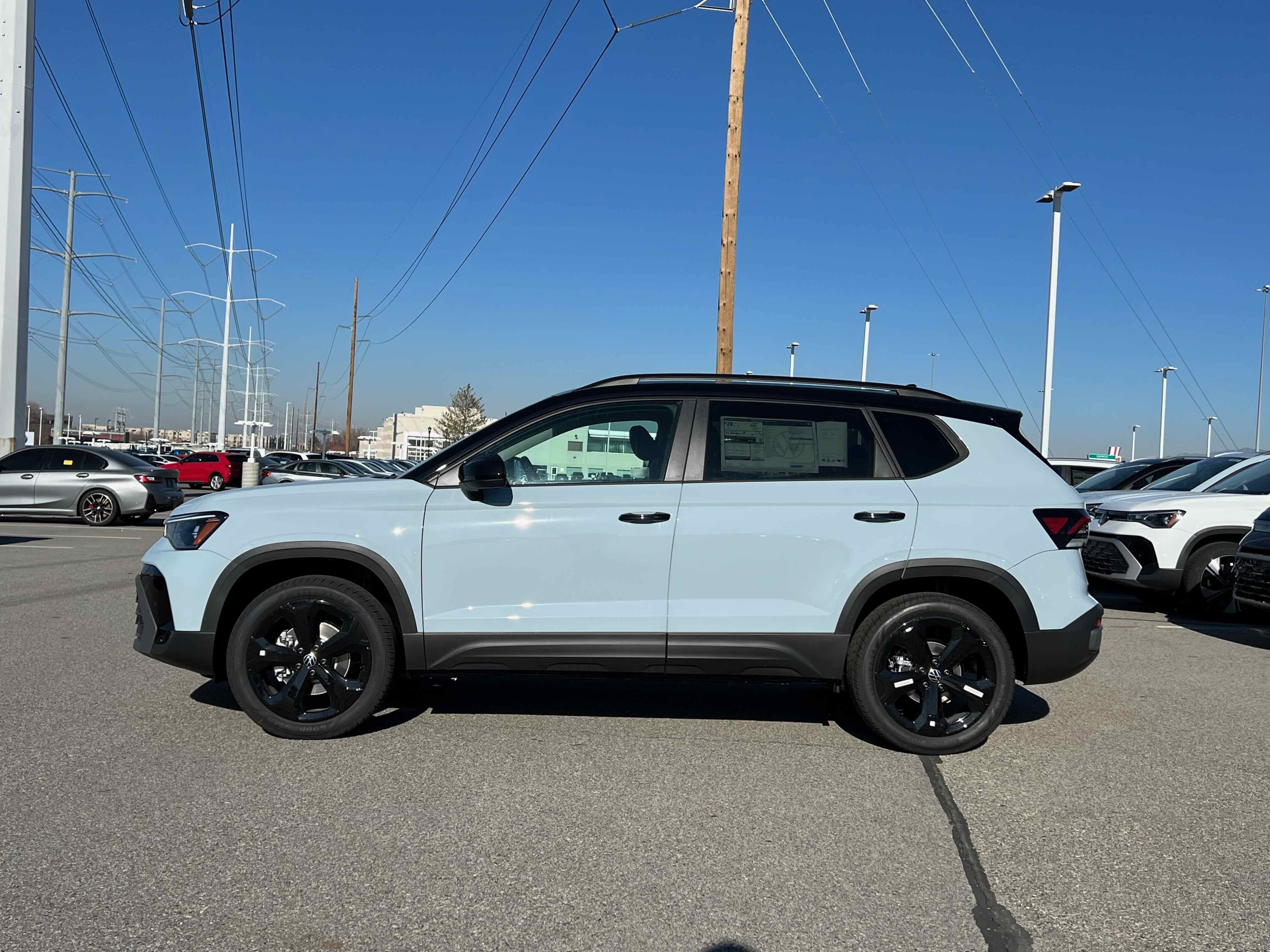 2026 Volkswagen Taos SE Black