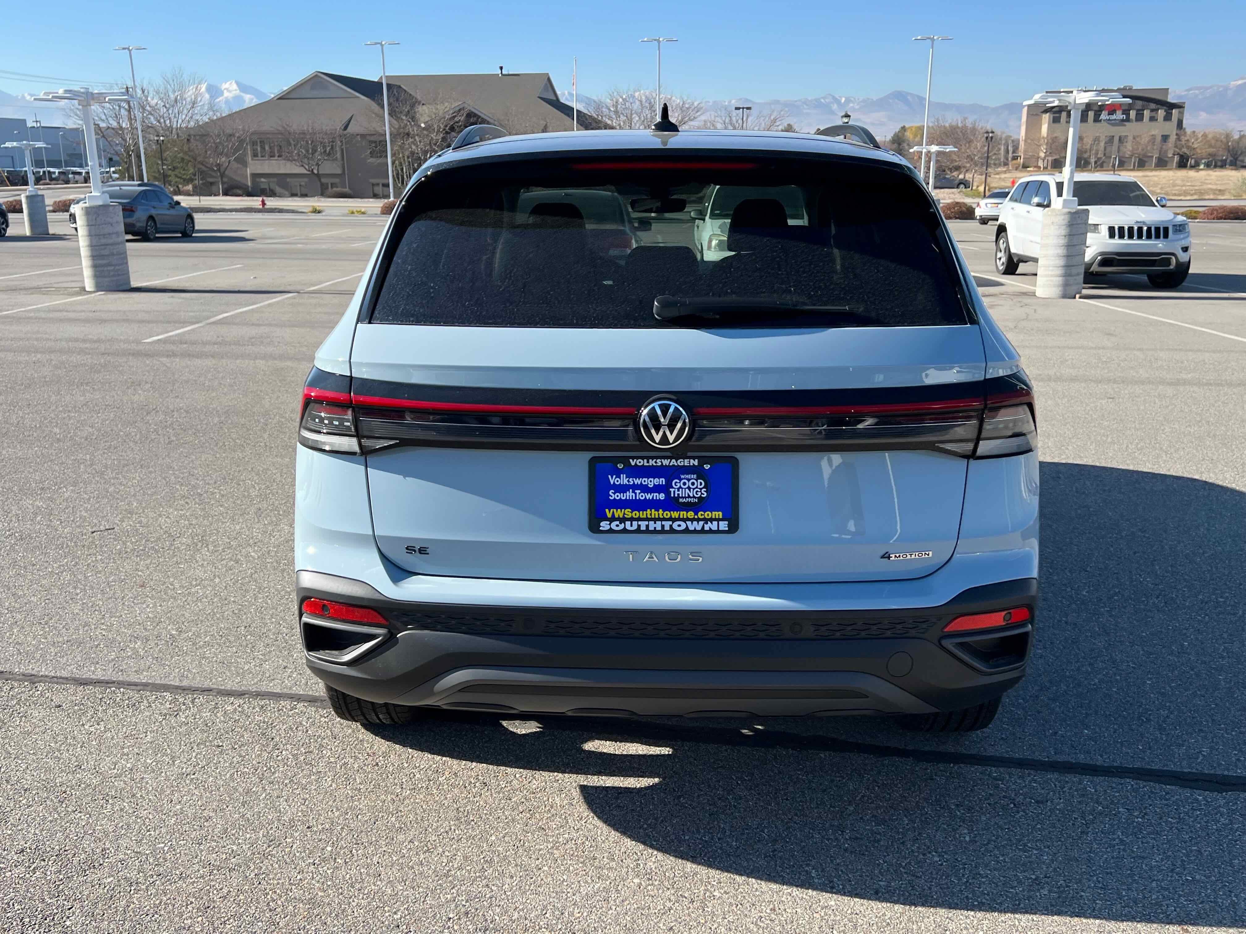 2026 Volkswagen Taos SE Black