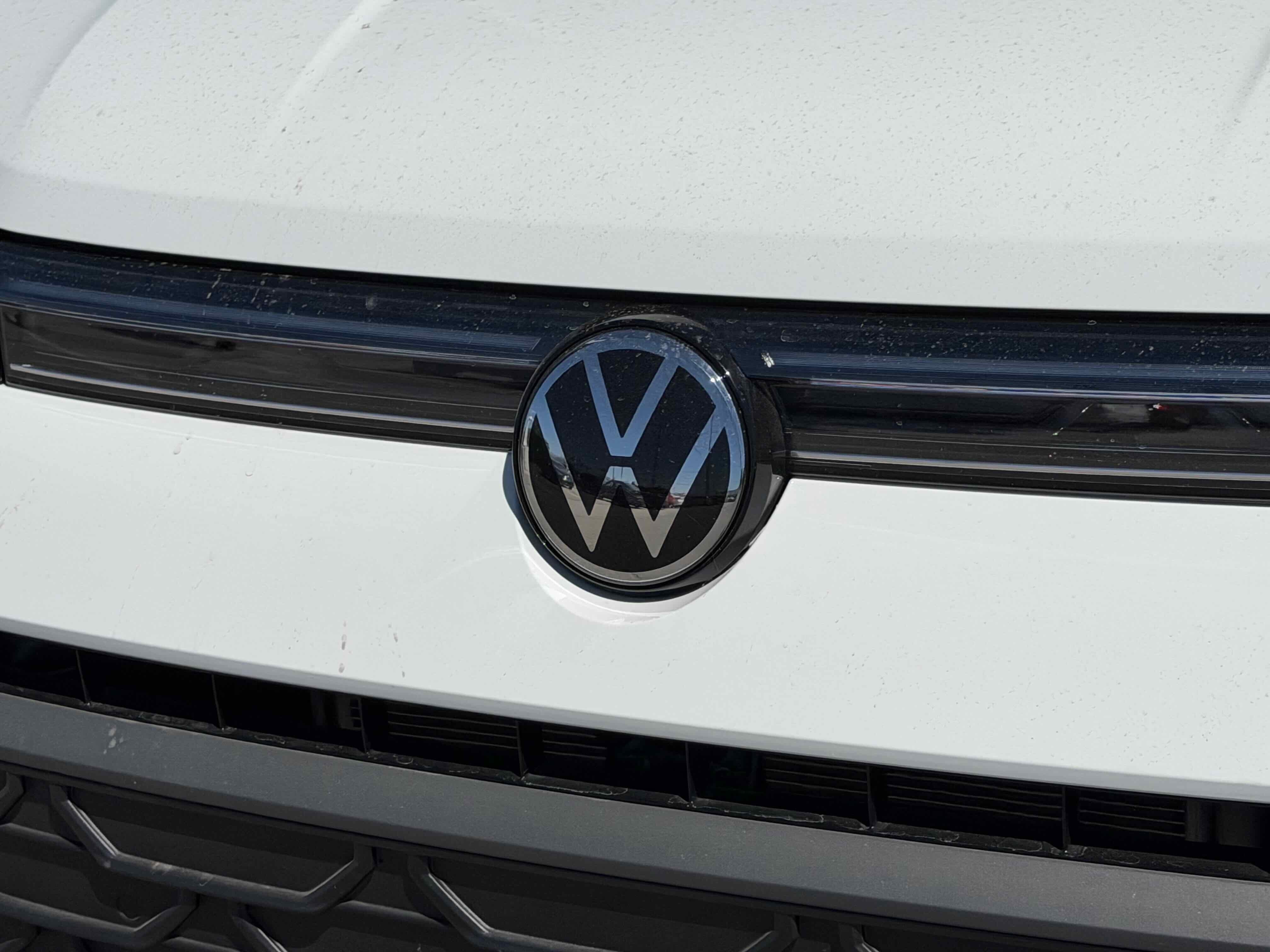 2026 Volkswagen Taos SE Black