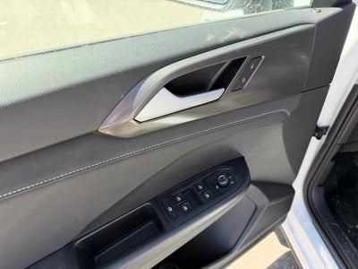 2026 Volkswagen Taos SE Black