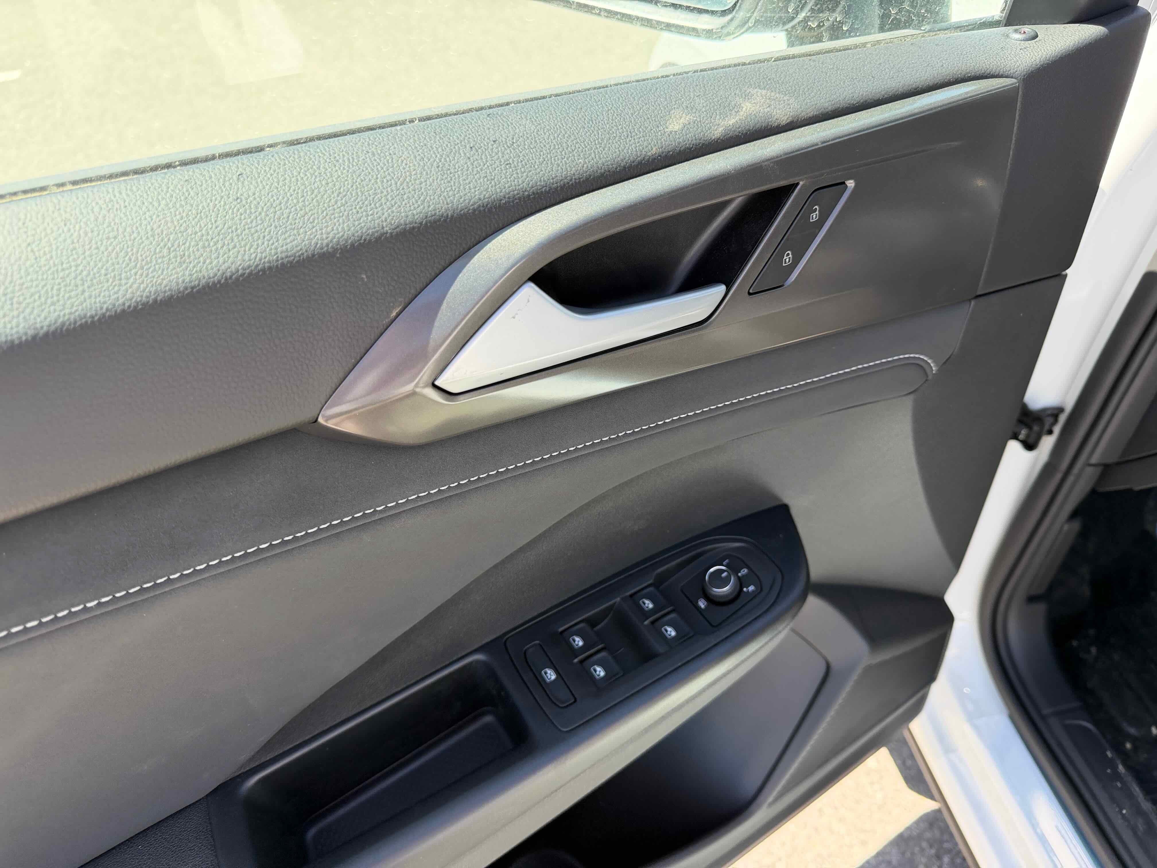 2026 Volkswagen Taos SE Black