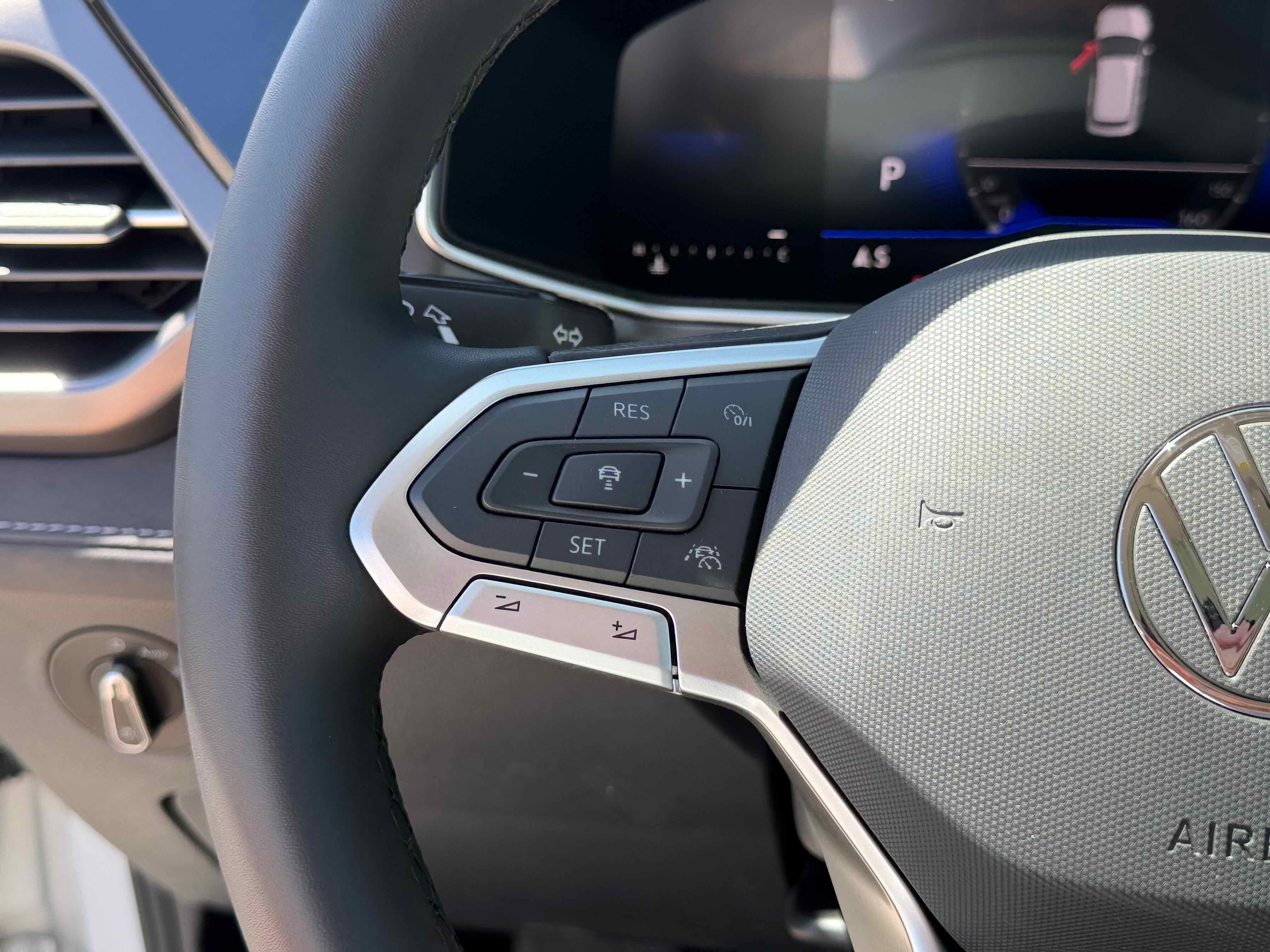 2026 Volkswagen Taos SE Black