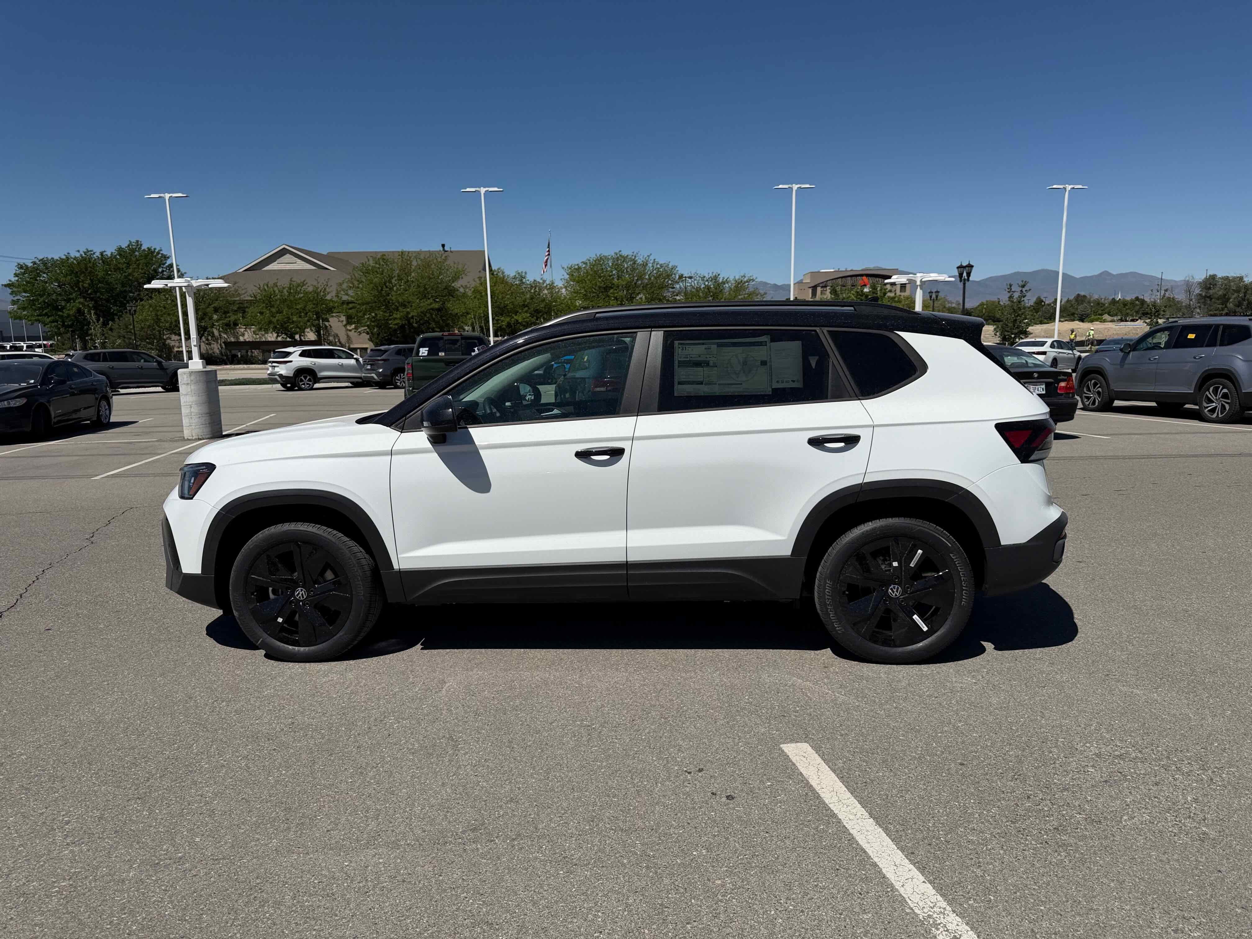 2026 Volkswagen Taos SE Black