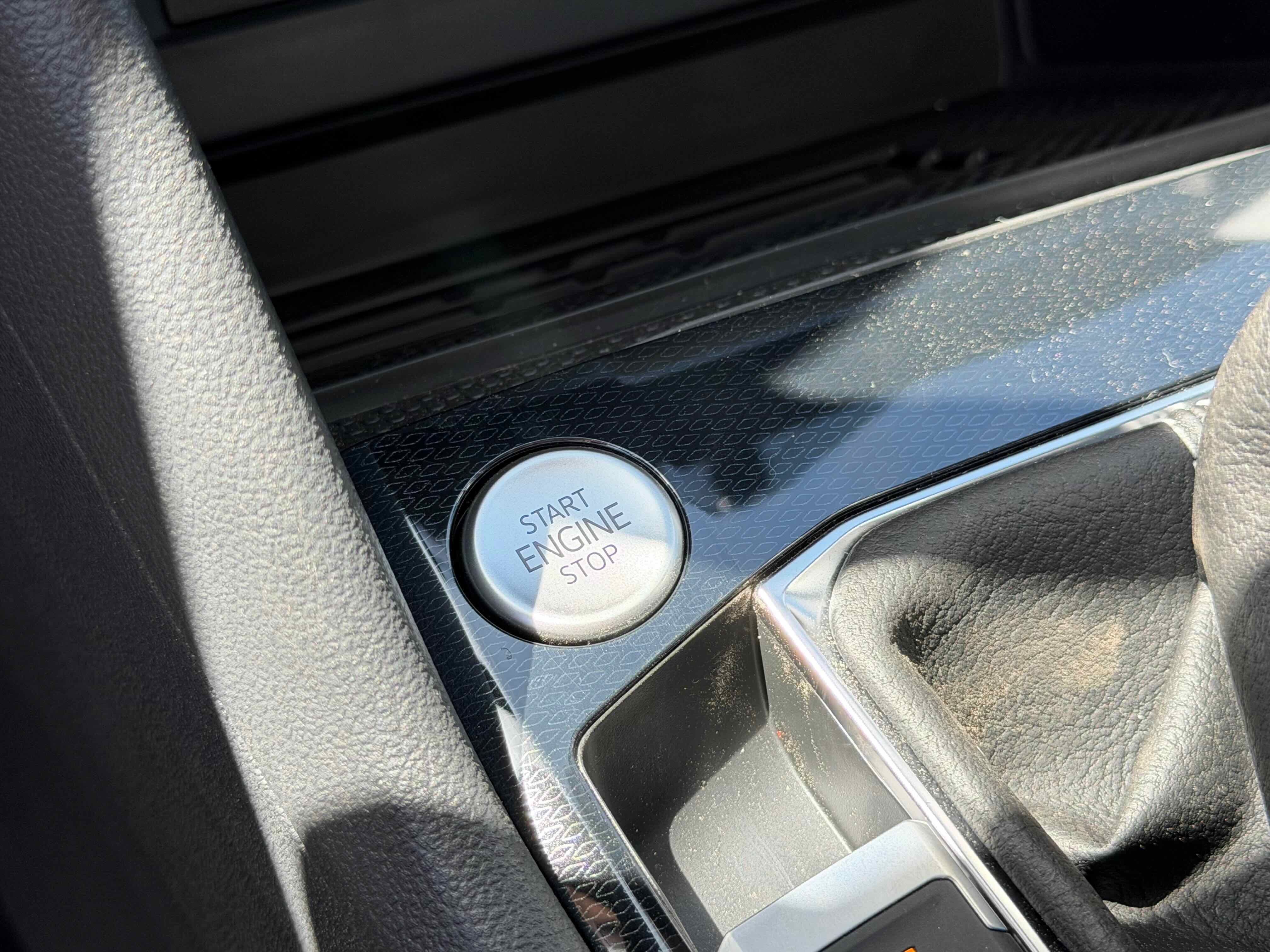 2026 Volkswagen Taos SE Black