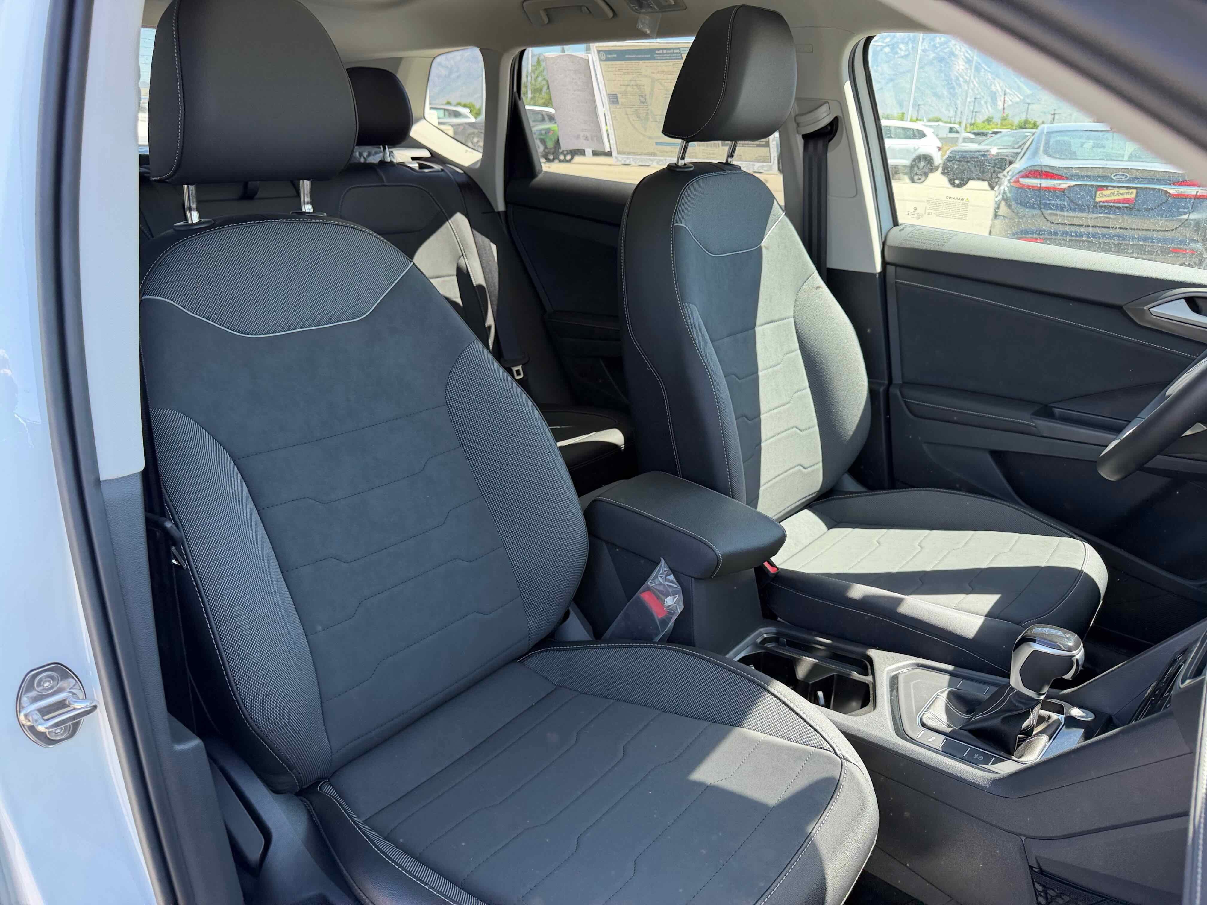 2026 Volkswagen Taos SE Black