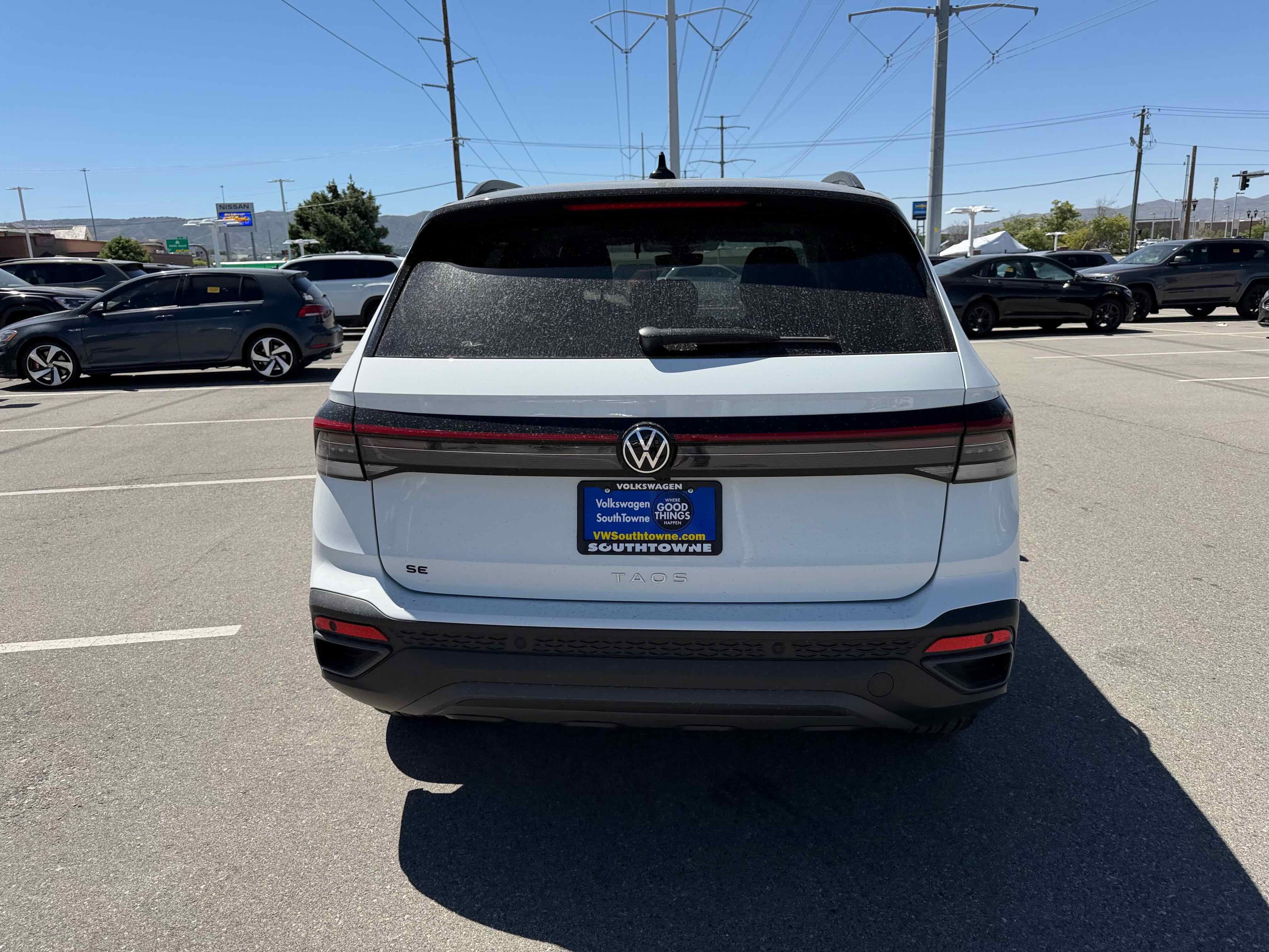 2026 Volkswagen Taos SE Black