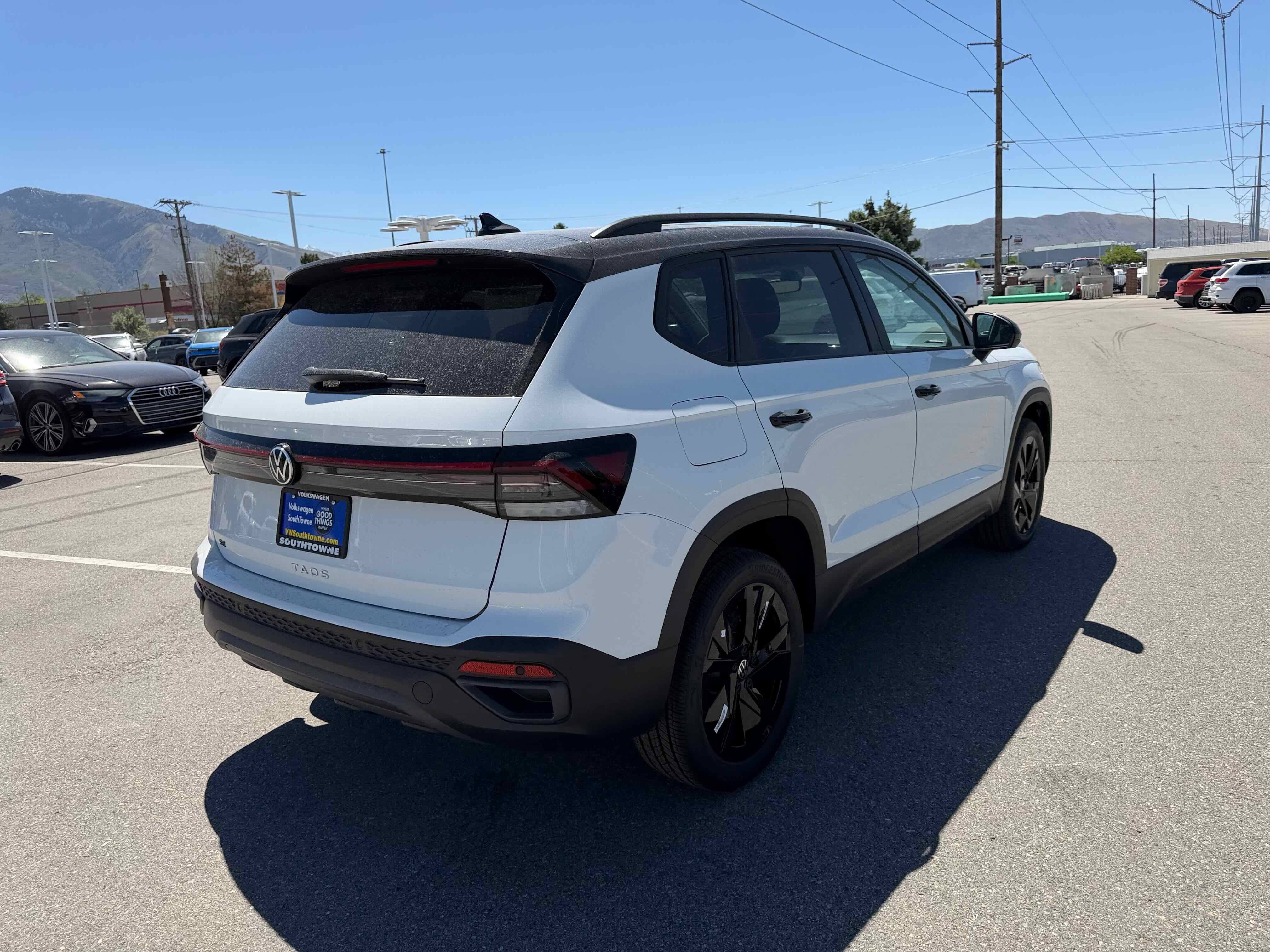 2026 Volkswagen Taos SE Black