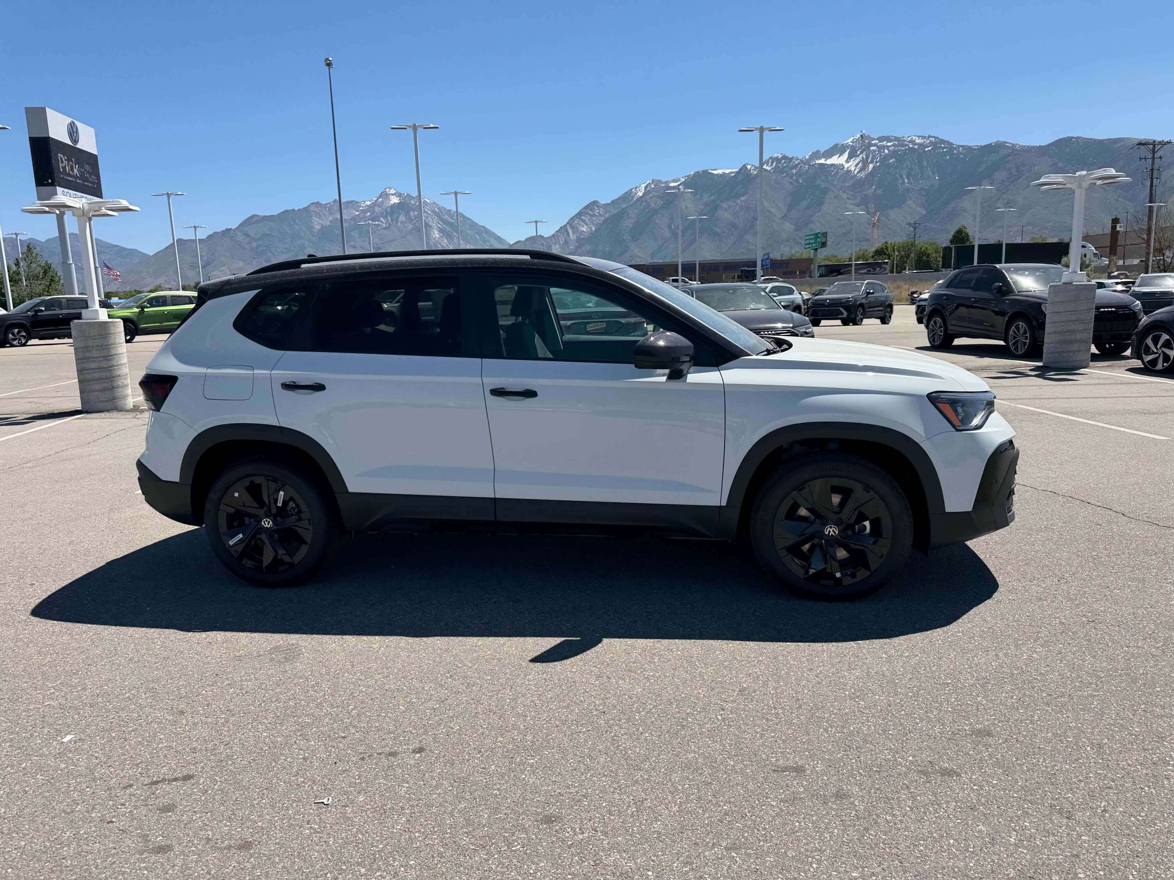 2026 Volkswagen Taos SE Black