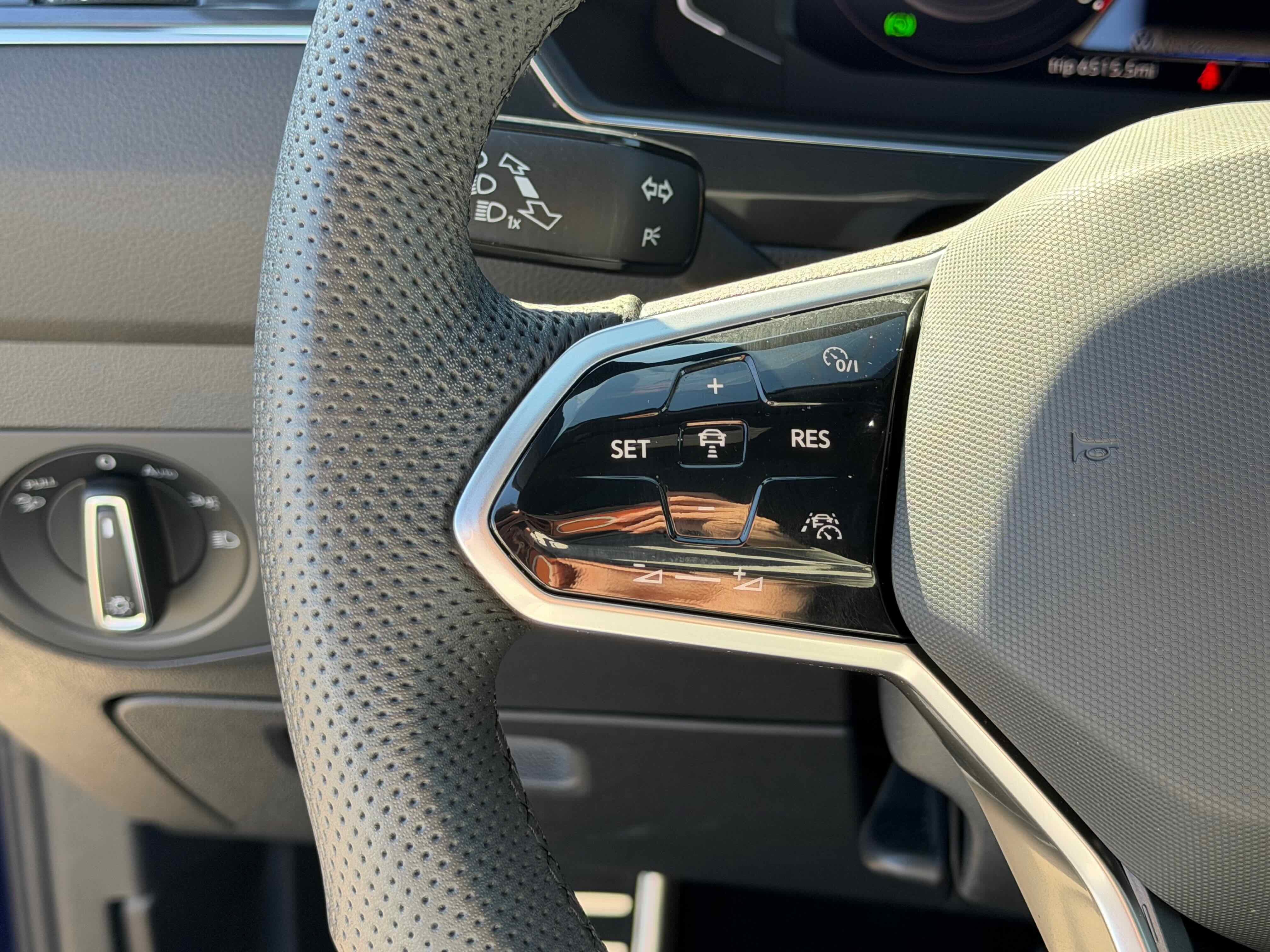 2022 Volkswagen Tiguan SEL R-Line