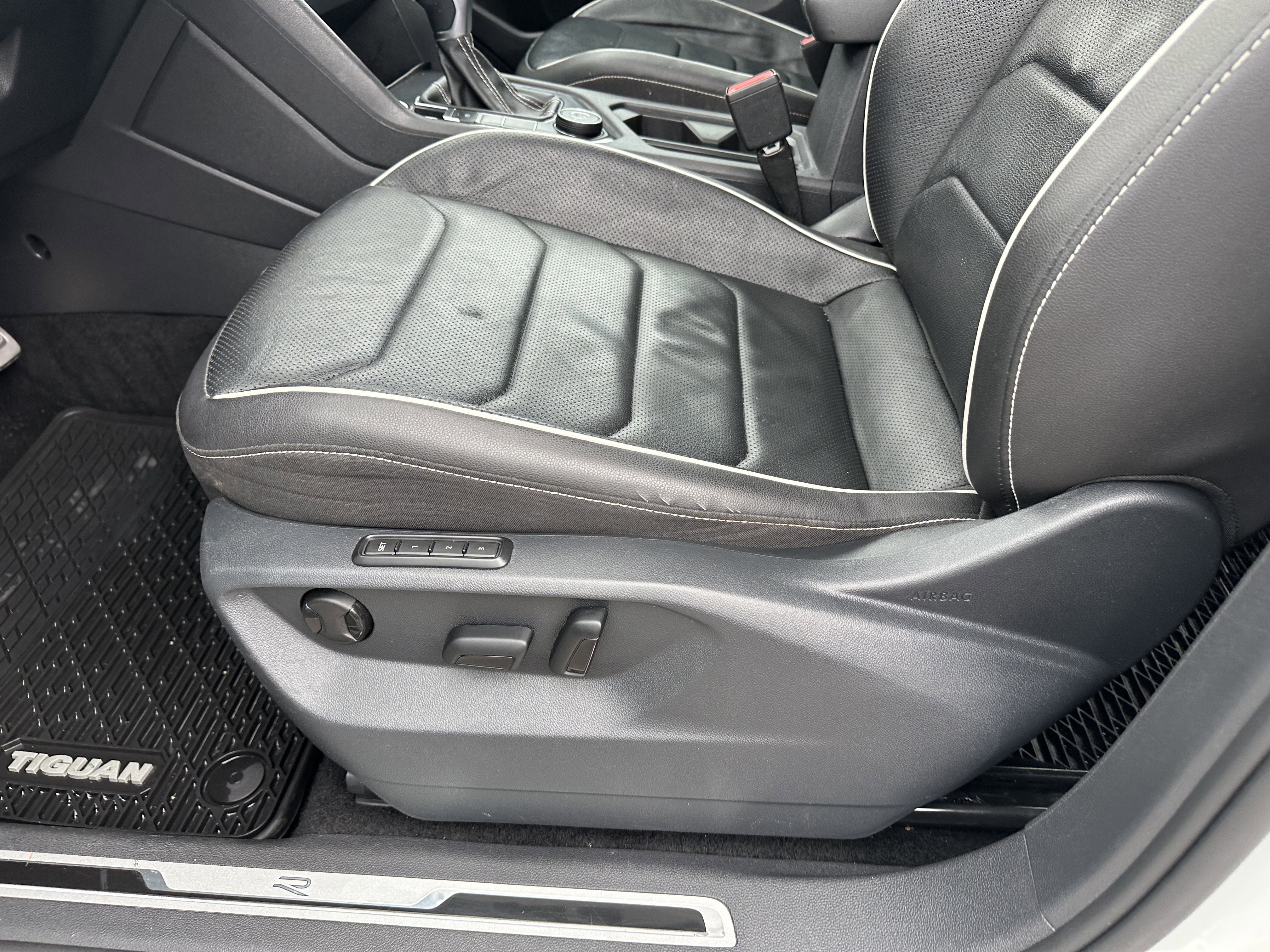 2023 Volkswagen Tiguan SEL R-Line