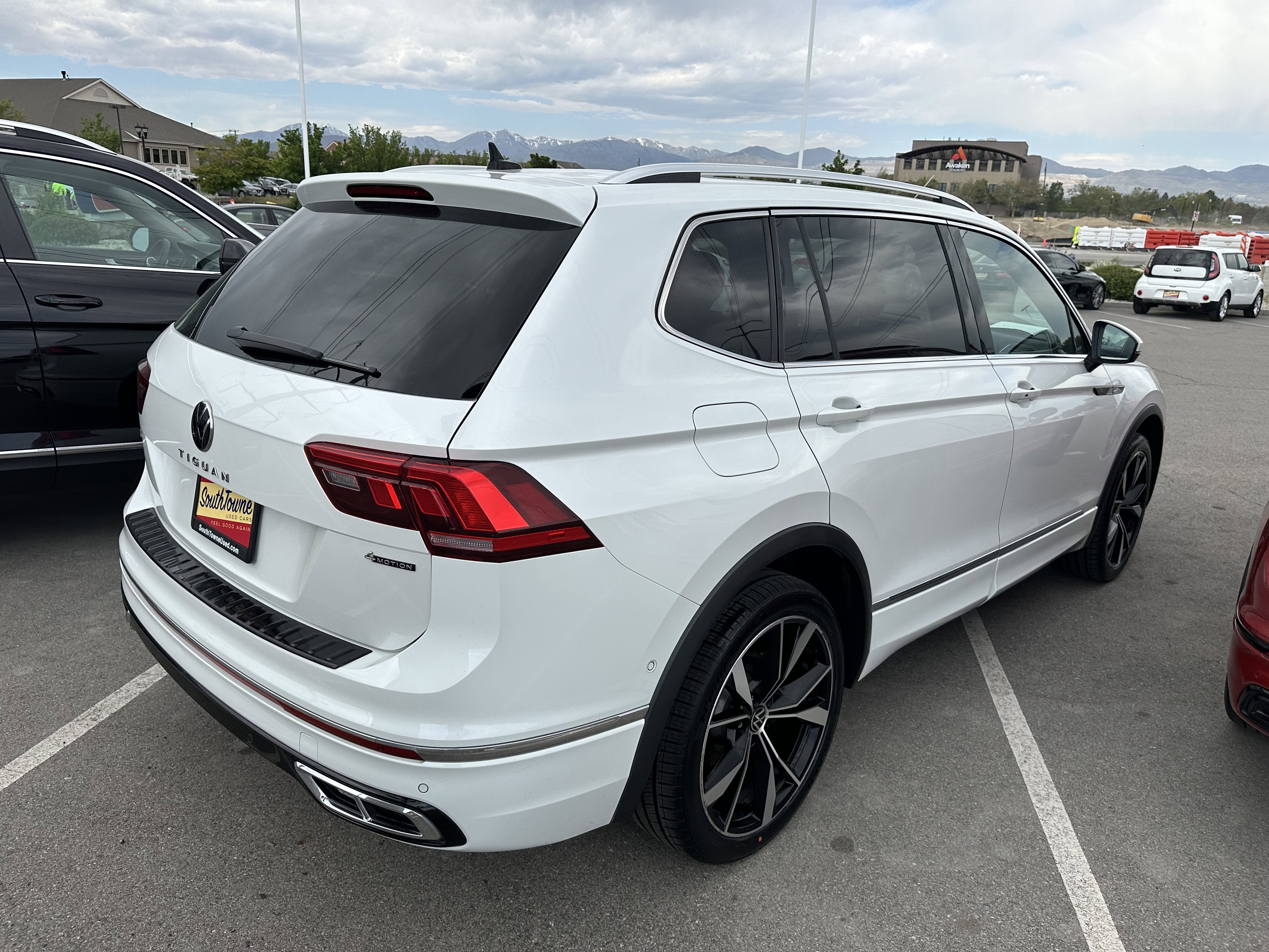 2023 Volkswagen Tiguan SEL R-Line