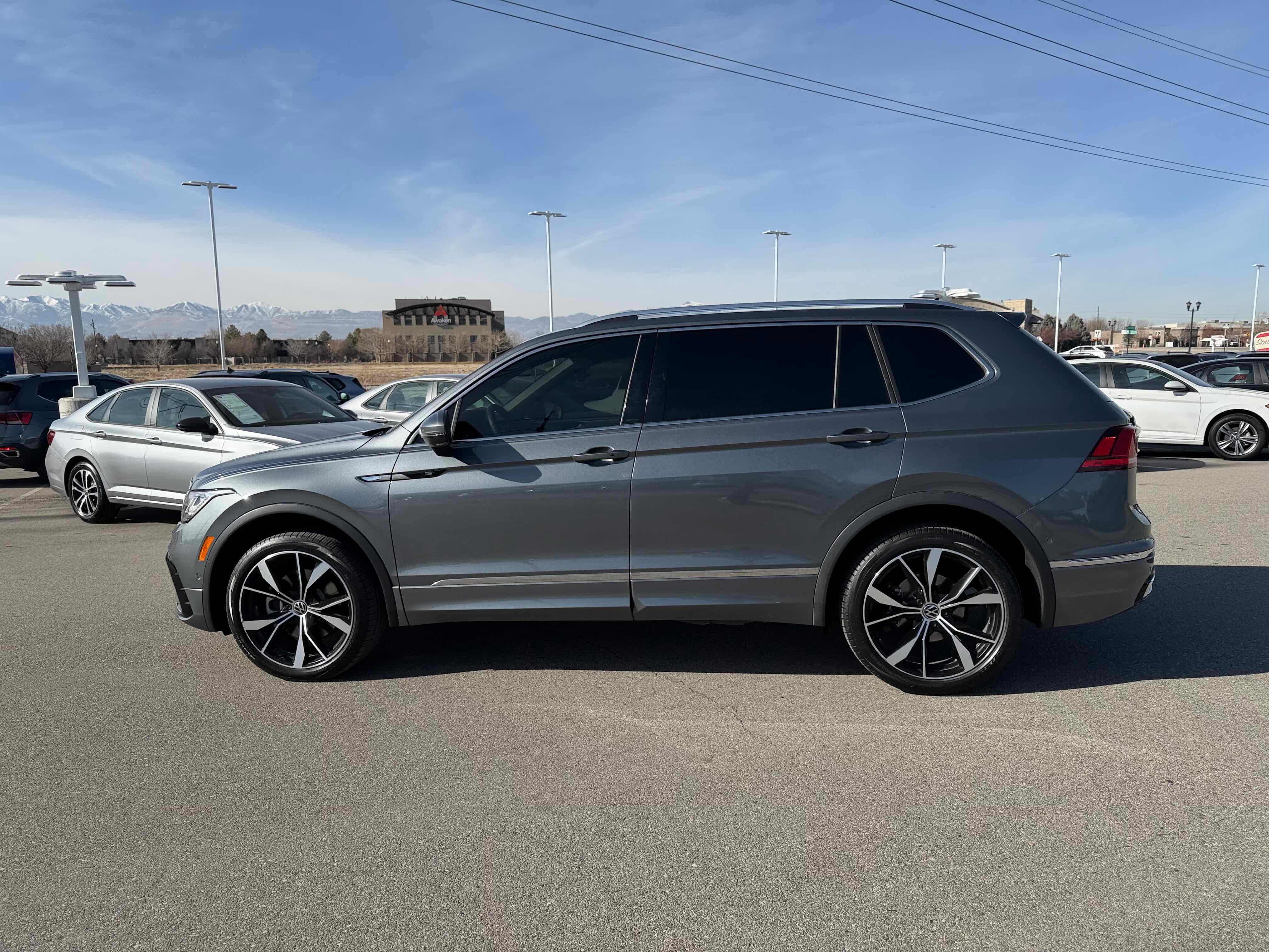 2024 Volkswagen Tiguan SEL R-Line