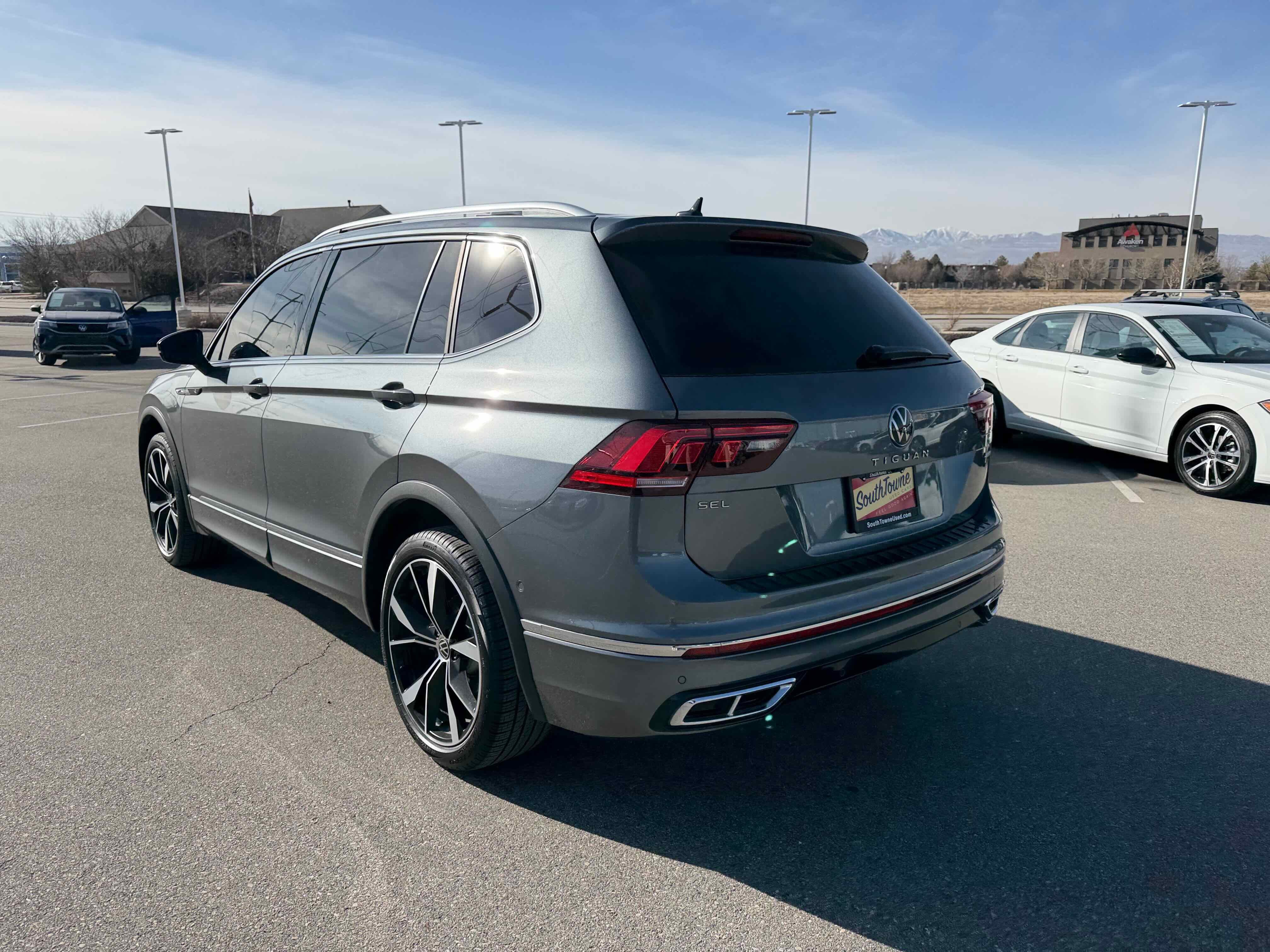 2024 Volkswagen Tiguan SEL R-Line