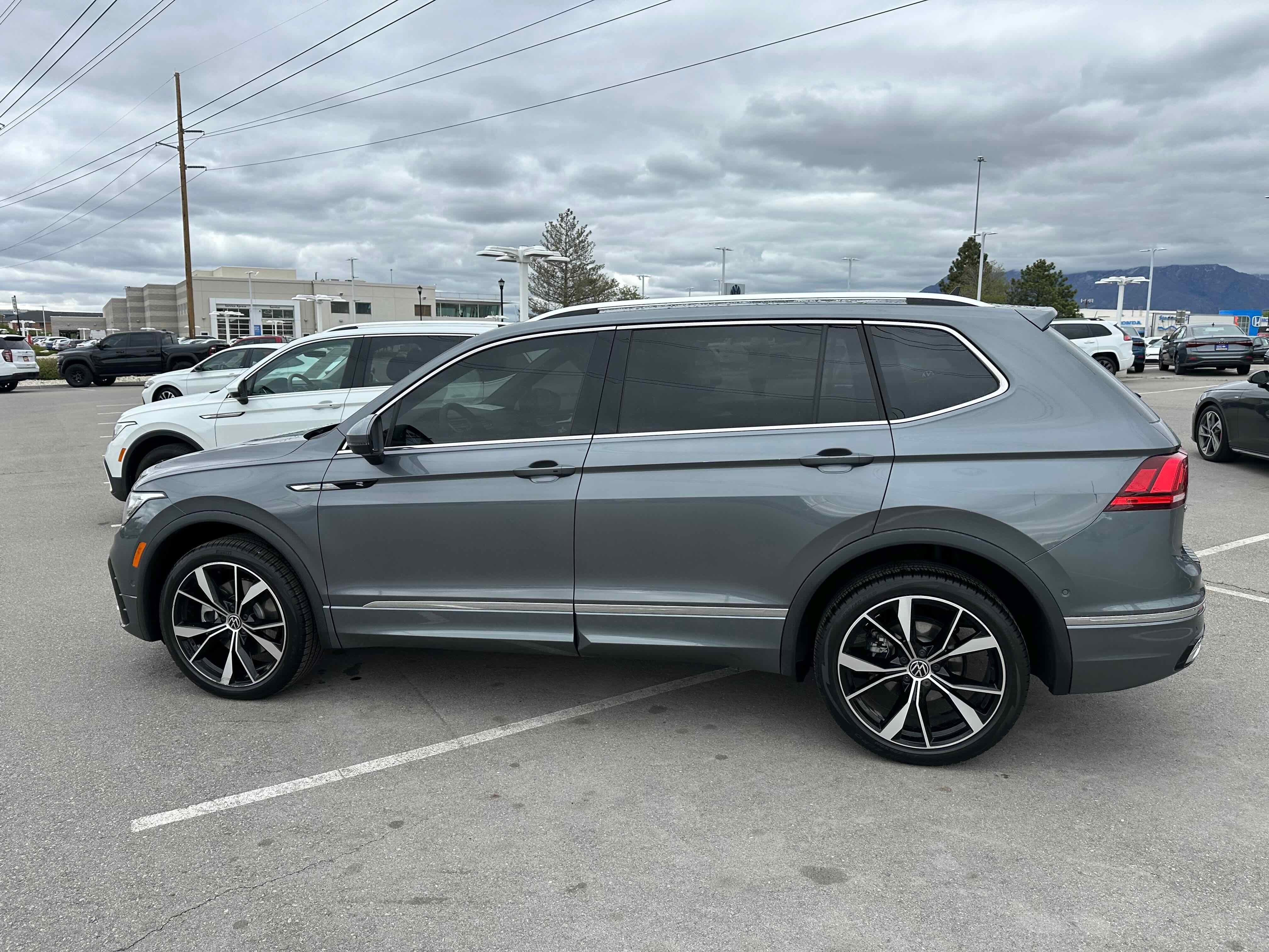 2024 Volkswagen Tiguan SEL R-Line