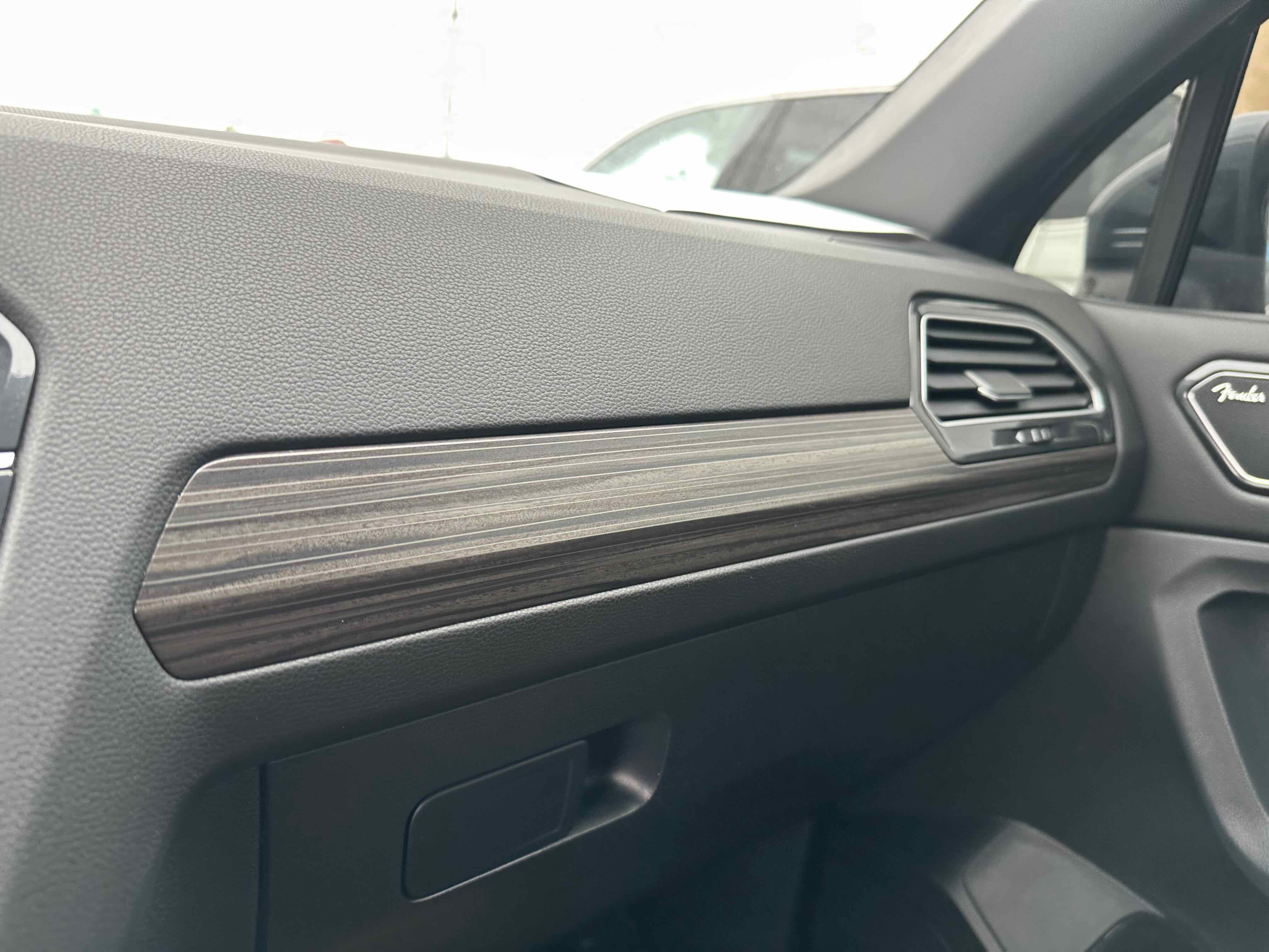 2024 Volkswagen Tiguan SEL R-Line