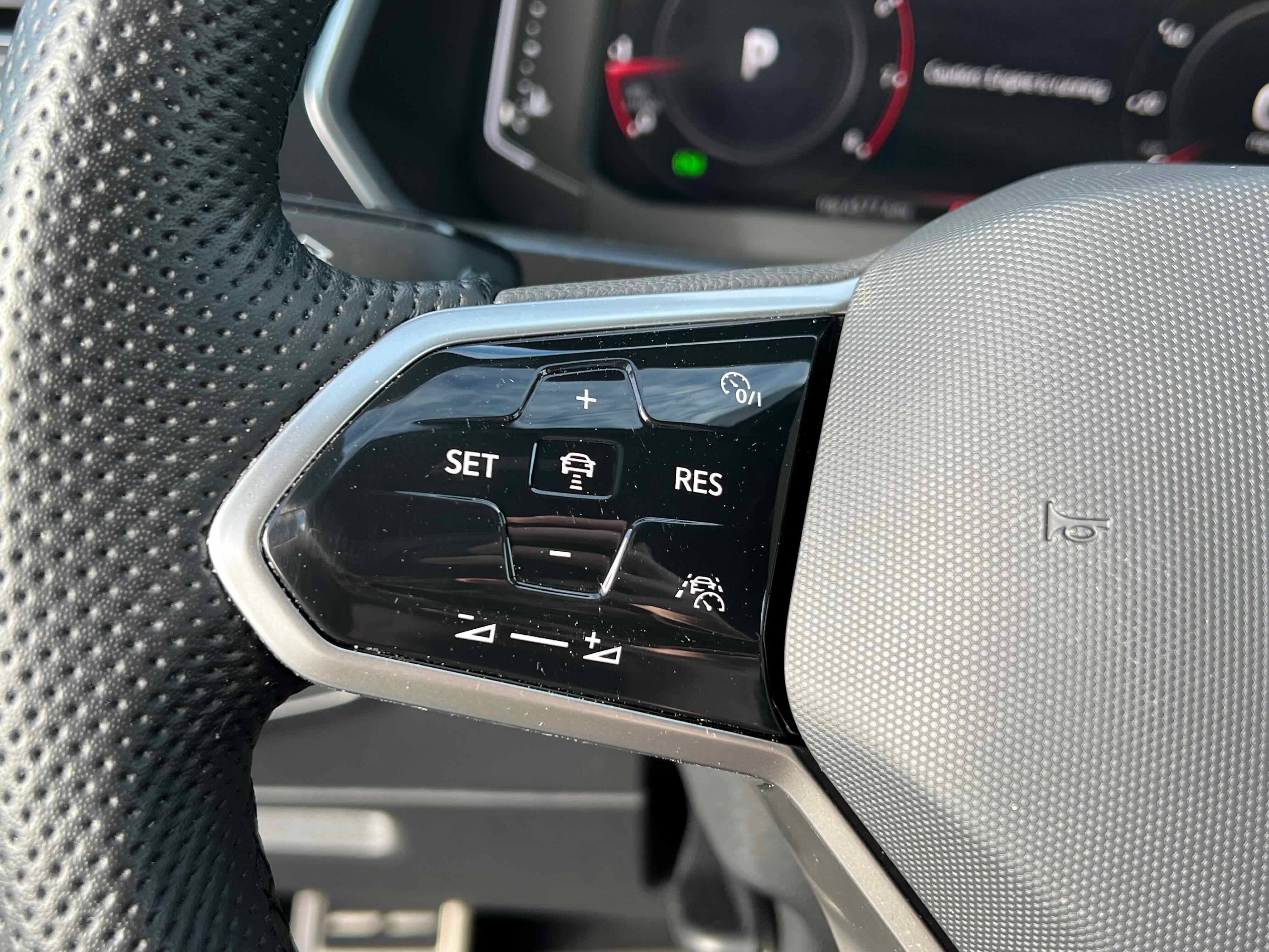 2022 Volkswagen Tiguan SEL R-Line