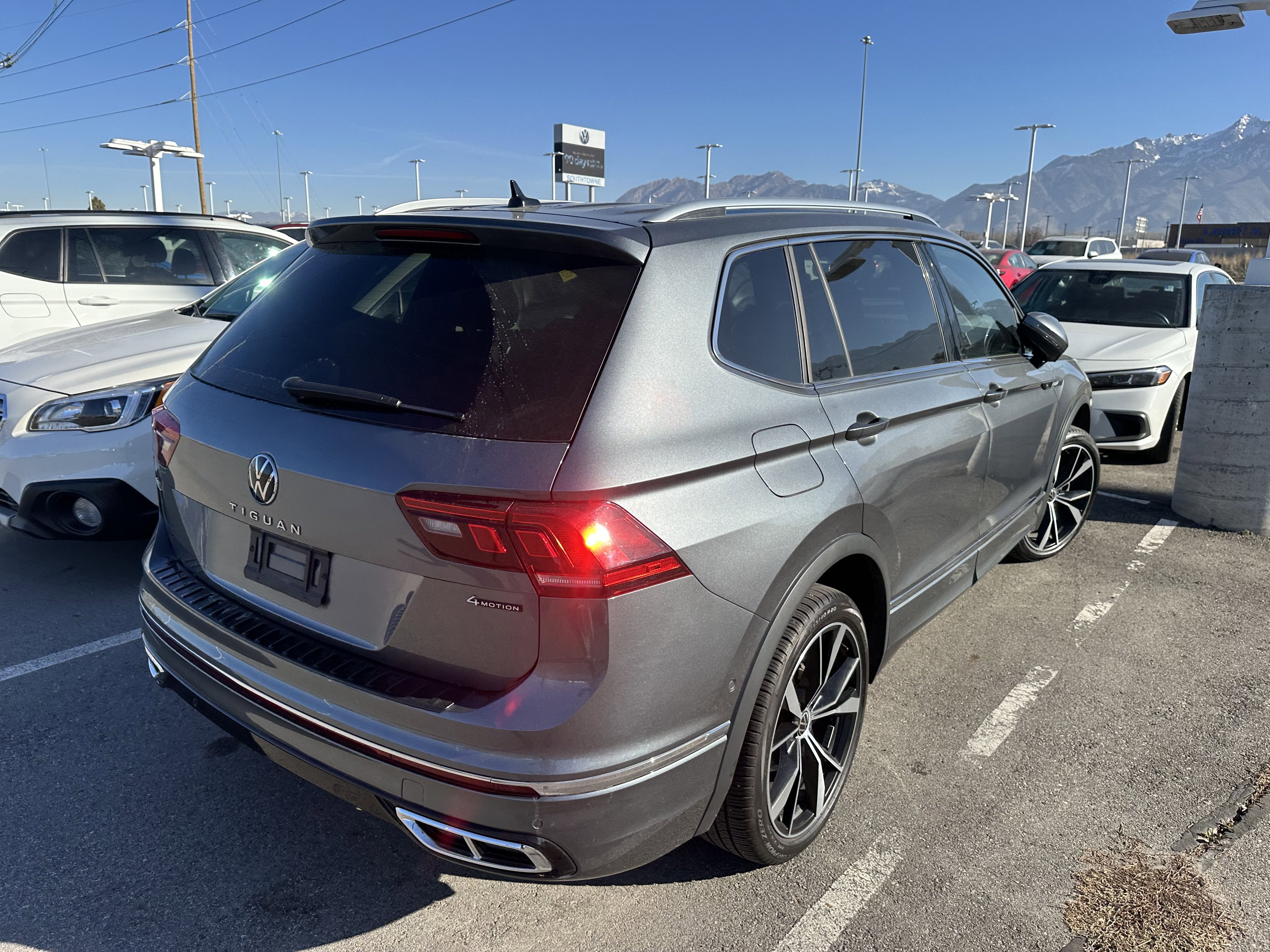 2024 Volkswagen Tiguan SEL R-Line