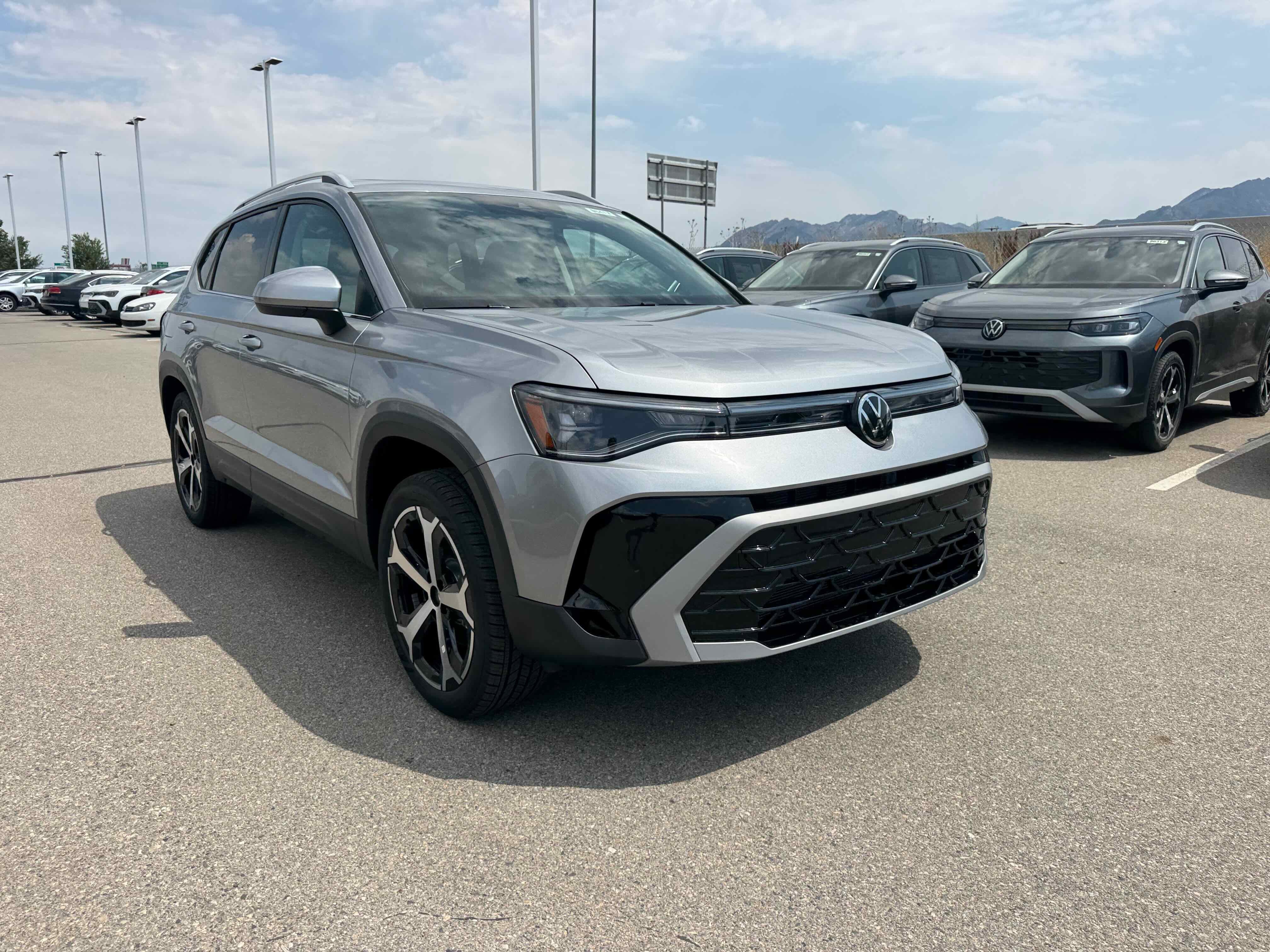 2025 Volkswagen Taos SEL