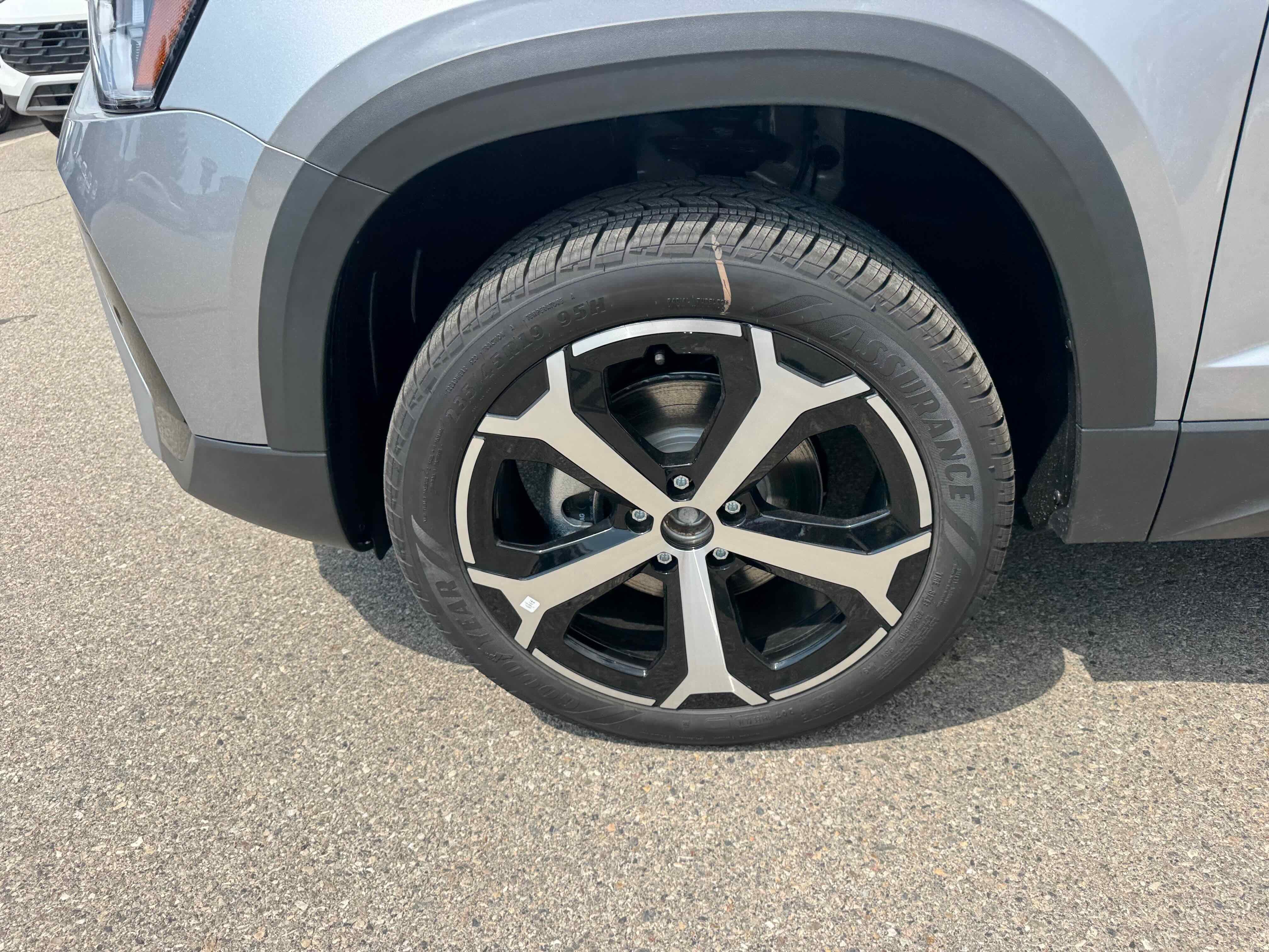 2025 Volkswagen Taos SEL