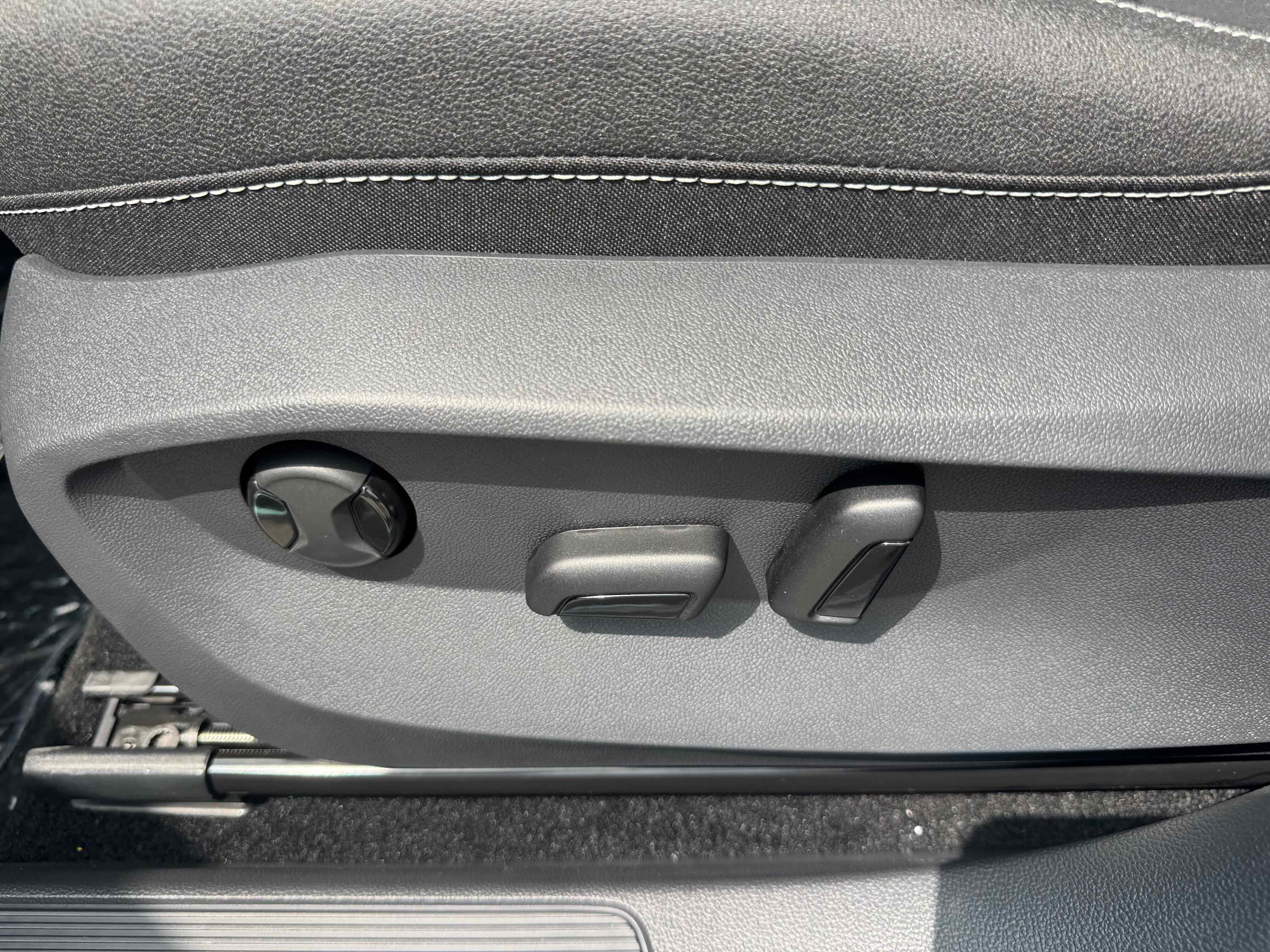 2025 Volkswagen Taos SEL