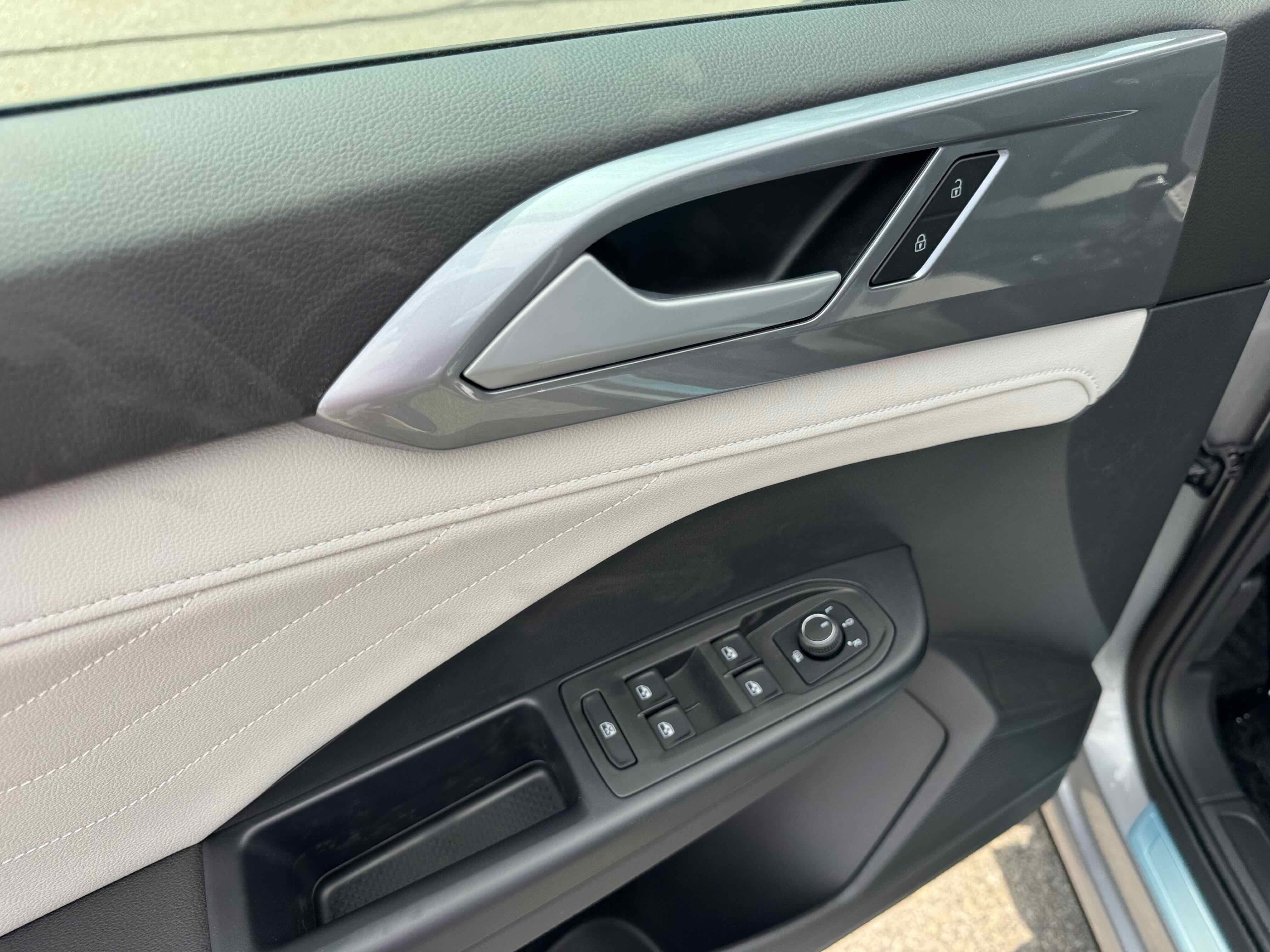 2025 Volkswagen Taos SEL