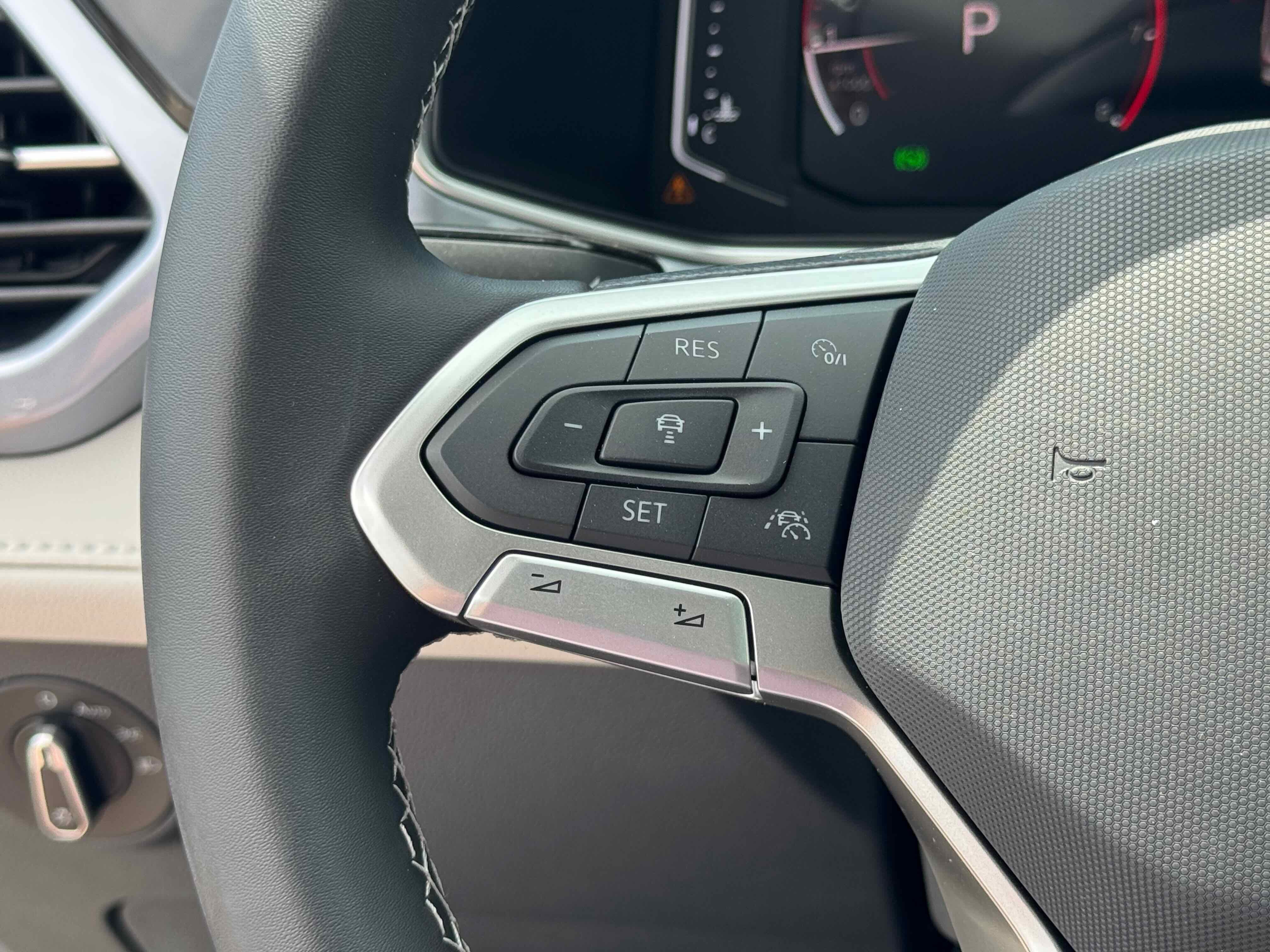 2025 Volkswagen Taos SEL