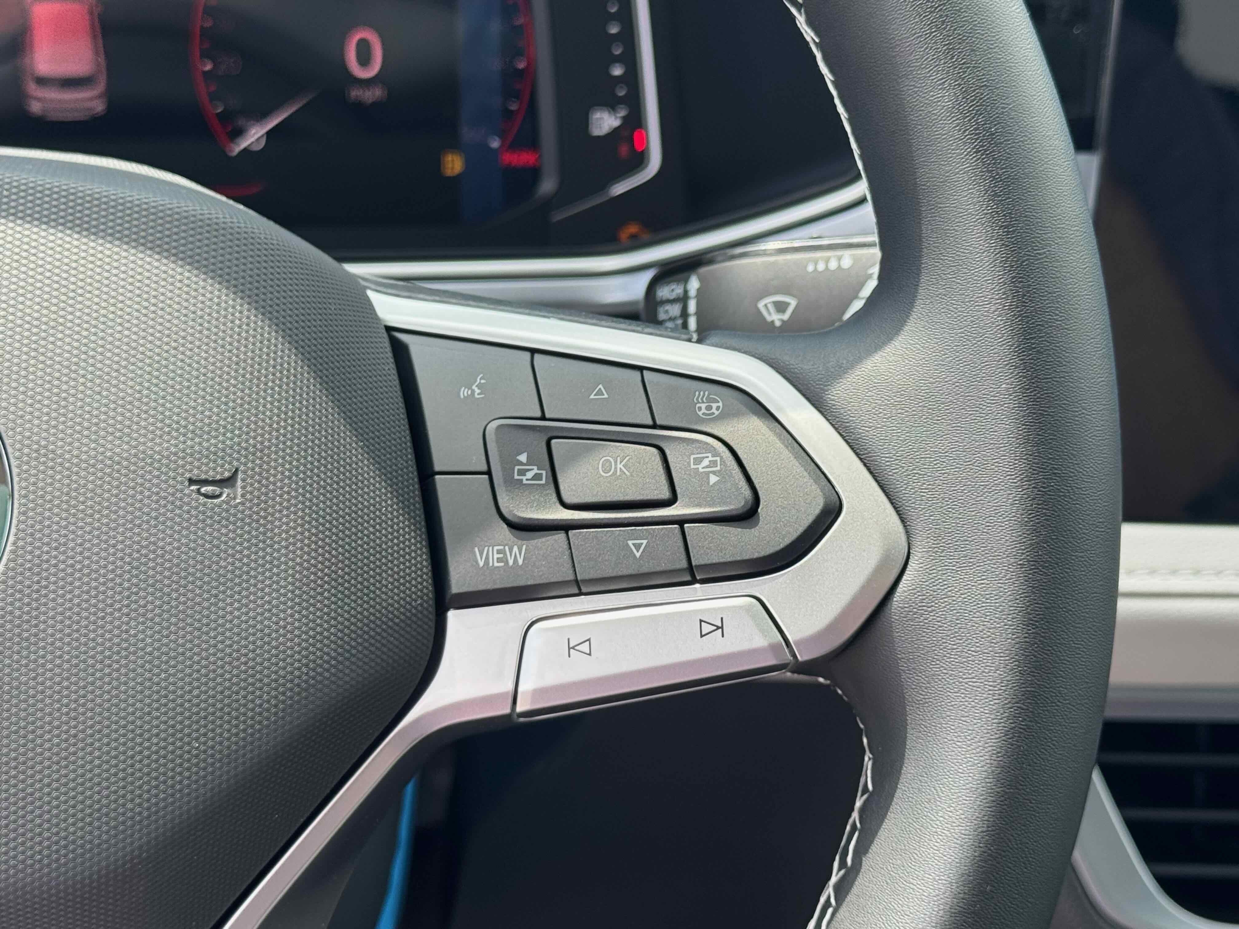 2025 Volkswagen Taos SEL