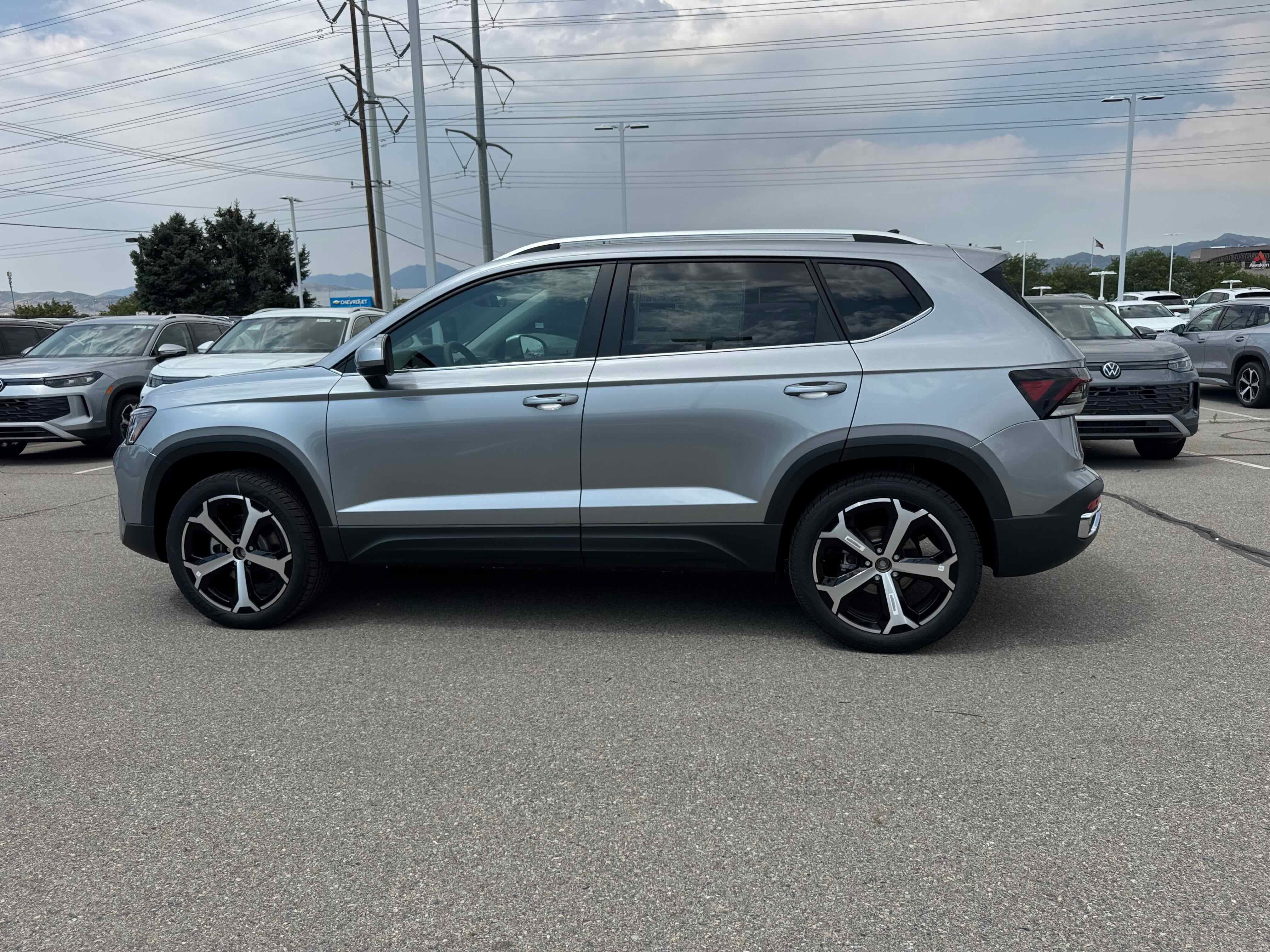 2025 Volkswagen Taos SEL