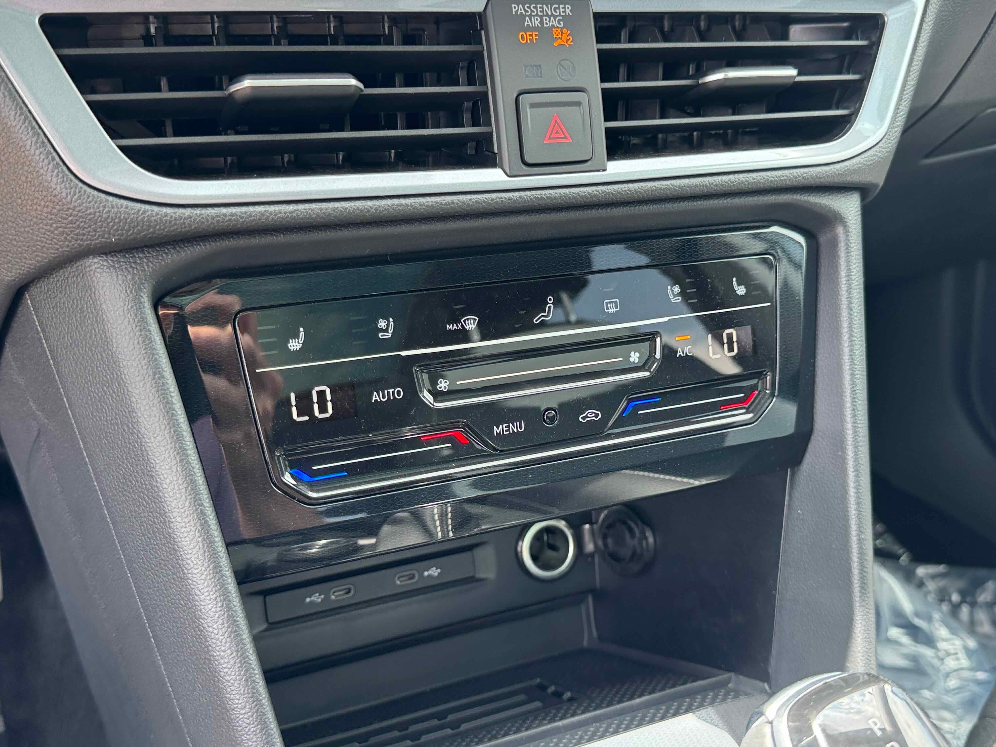 2025 Volkswagen Taos SEL