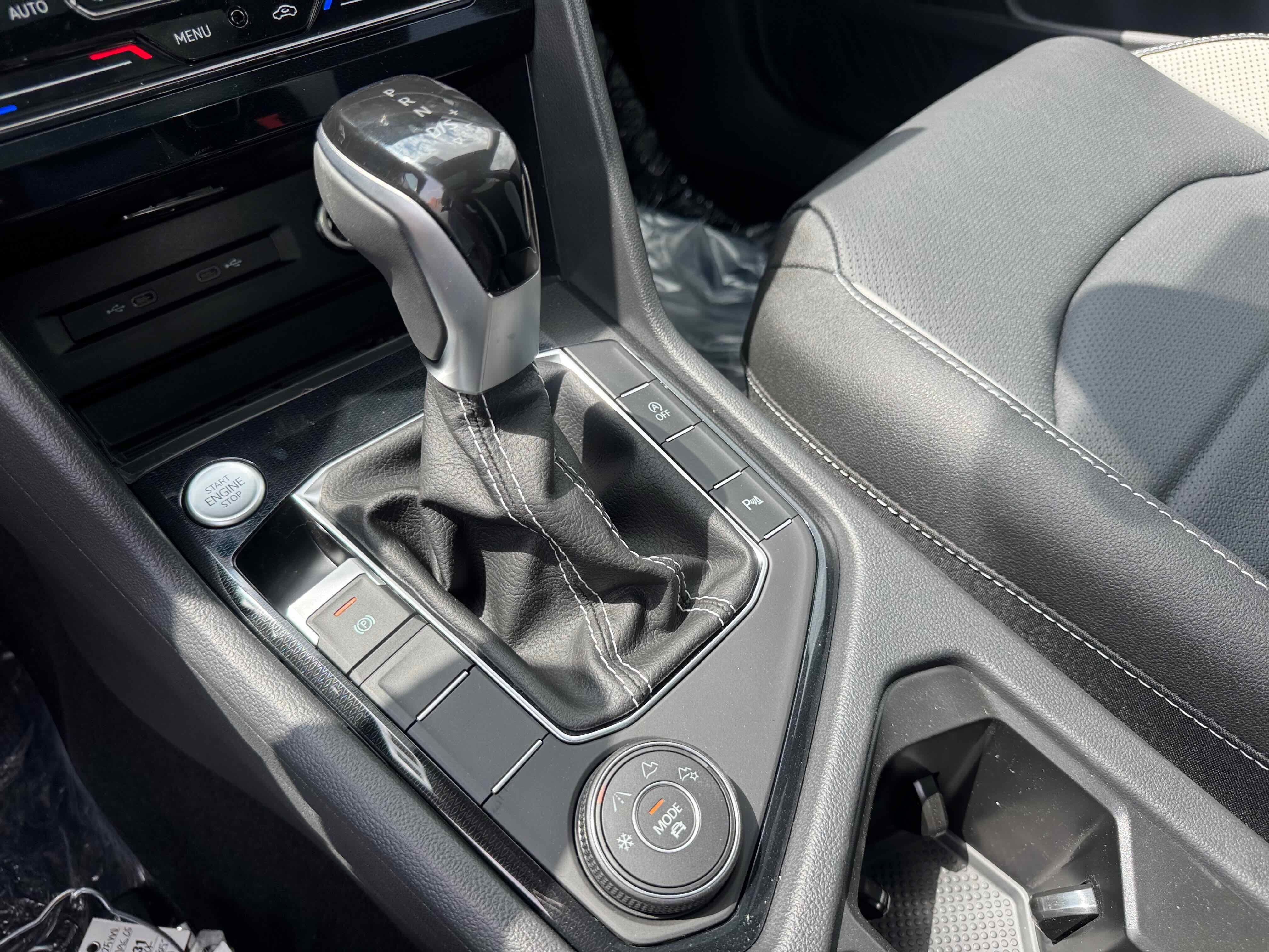 2025 Volkswagen Taos SEL