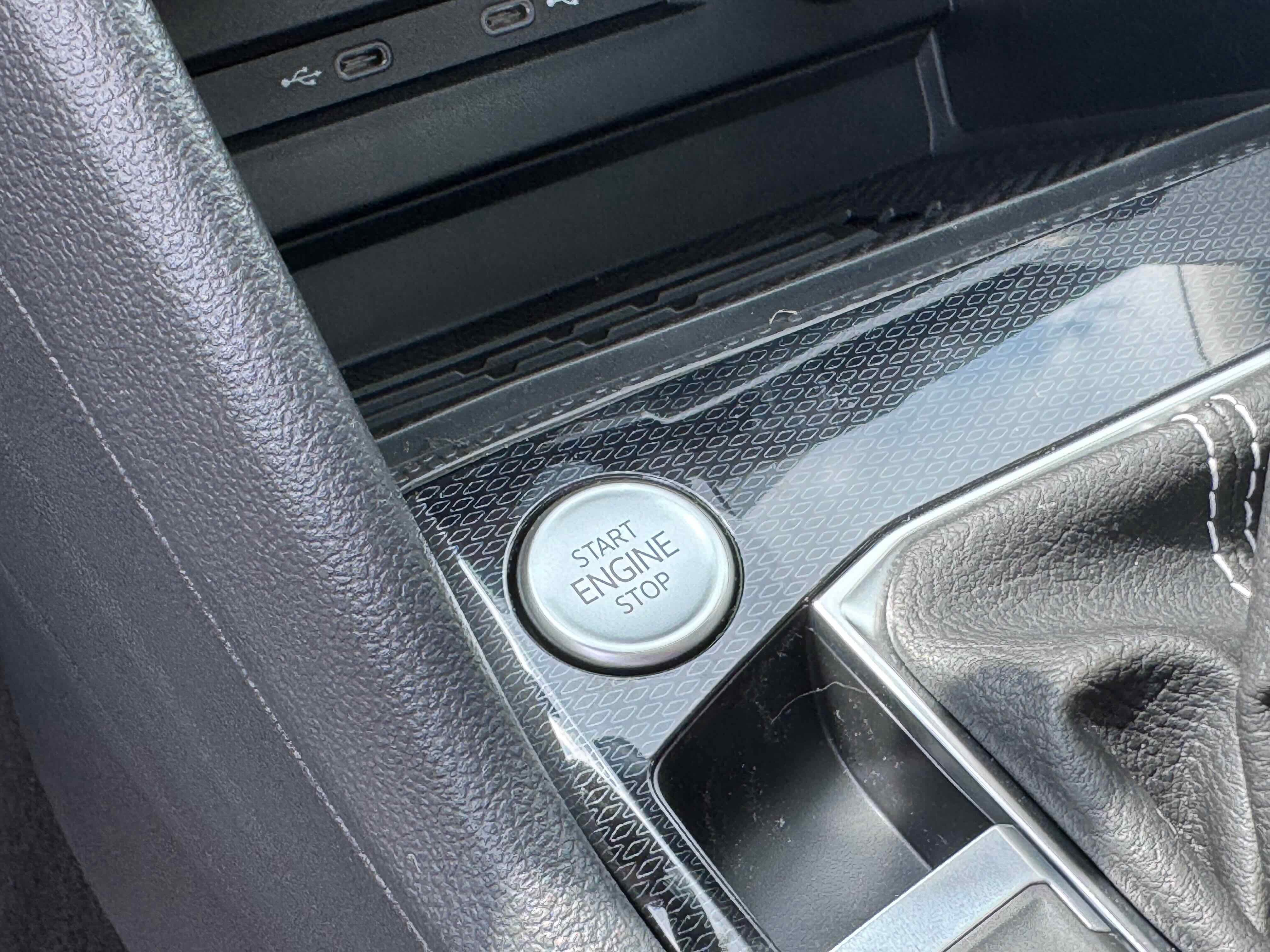 2025 Volkswagen Taos SEL