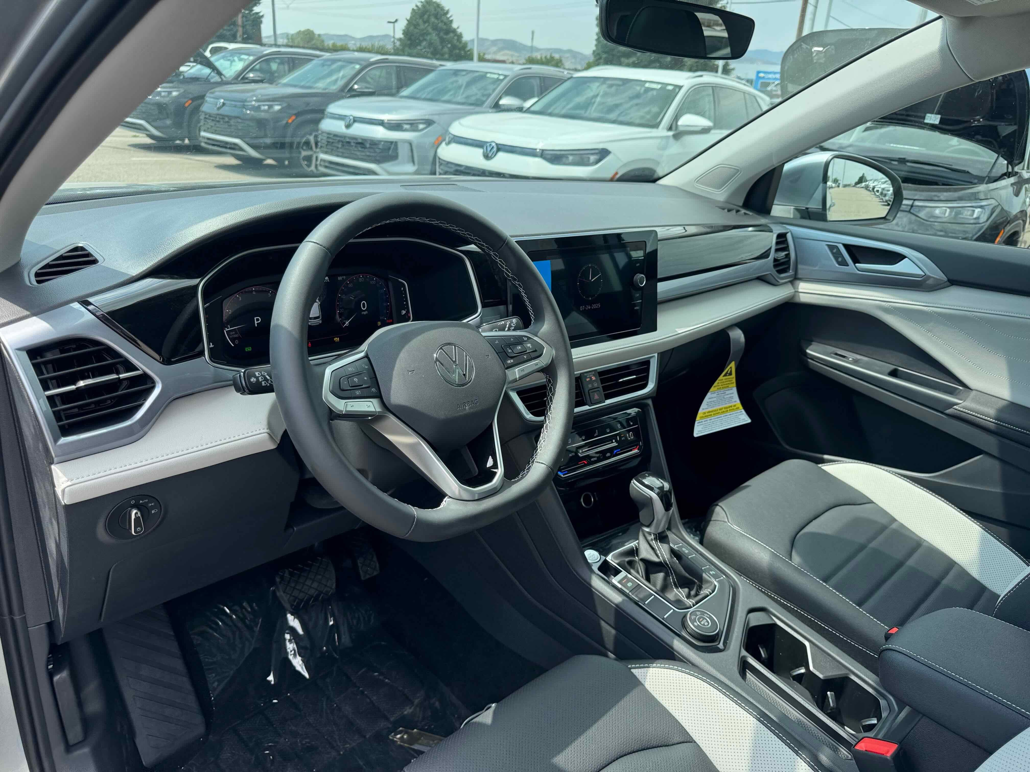 2025 Volkswagen Taos SEL